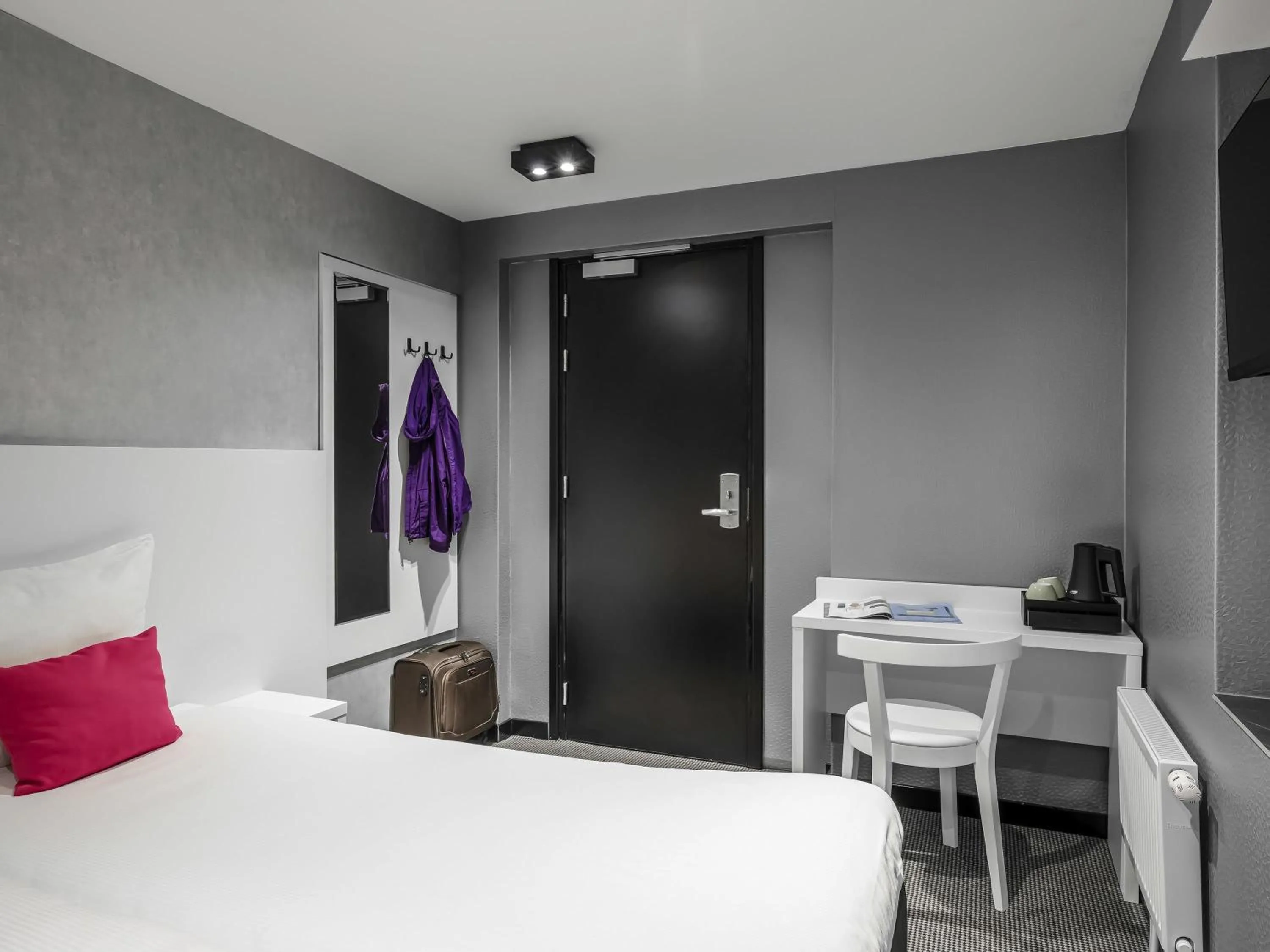 Bedroom, Bed in ibis Styles Amsterdam Amstel