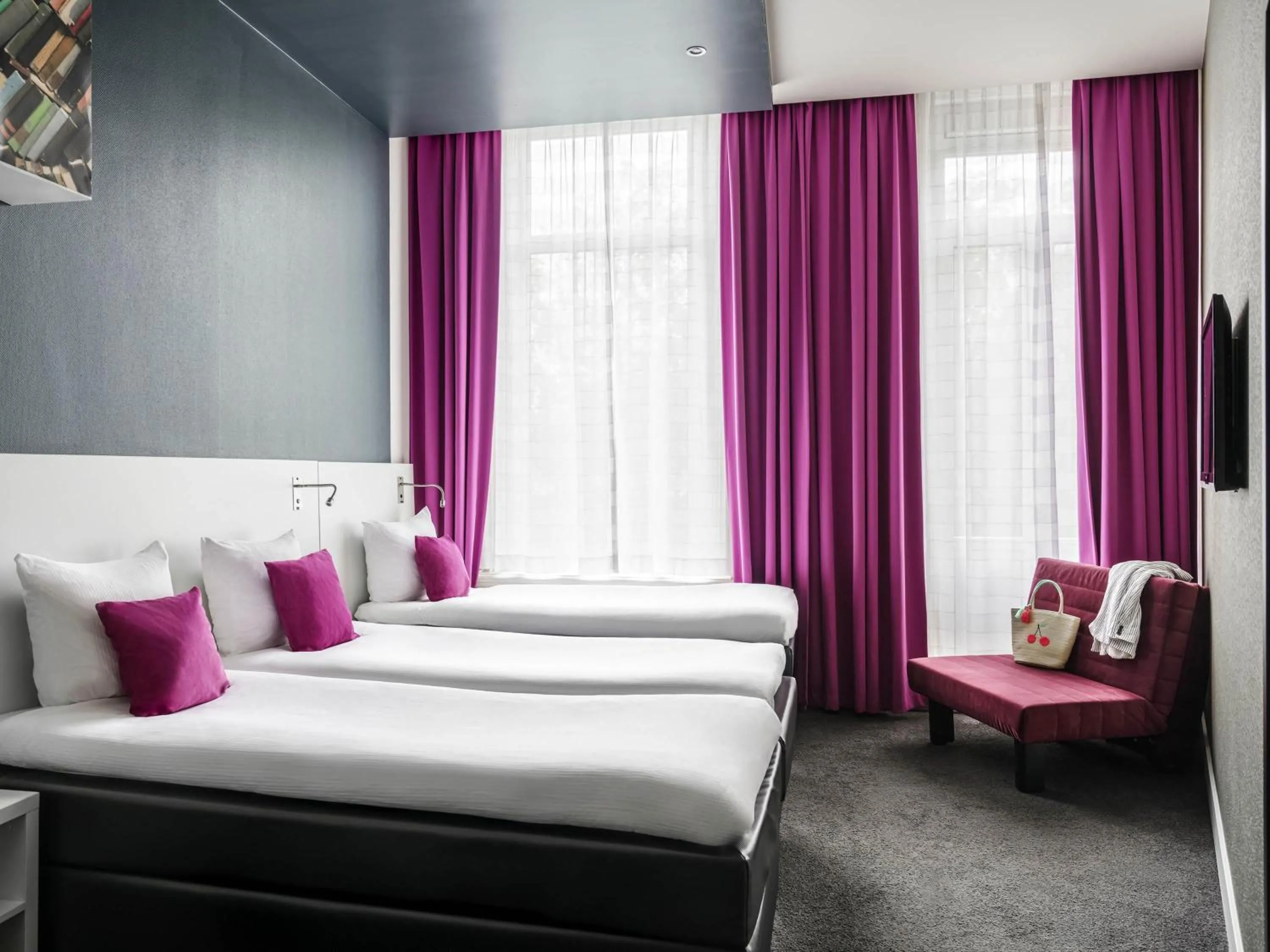 Bedroom, Bed in ibis Styles Amsterdam Amstel