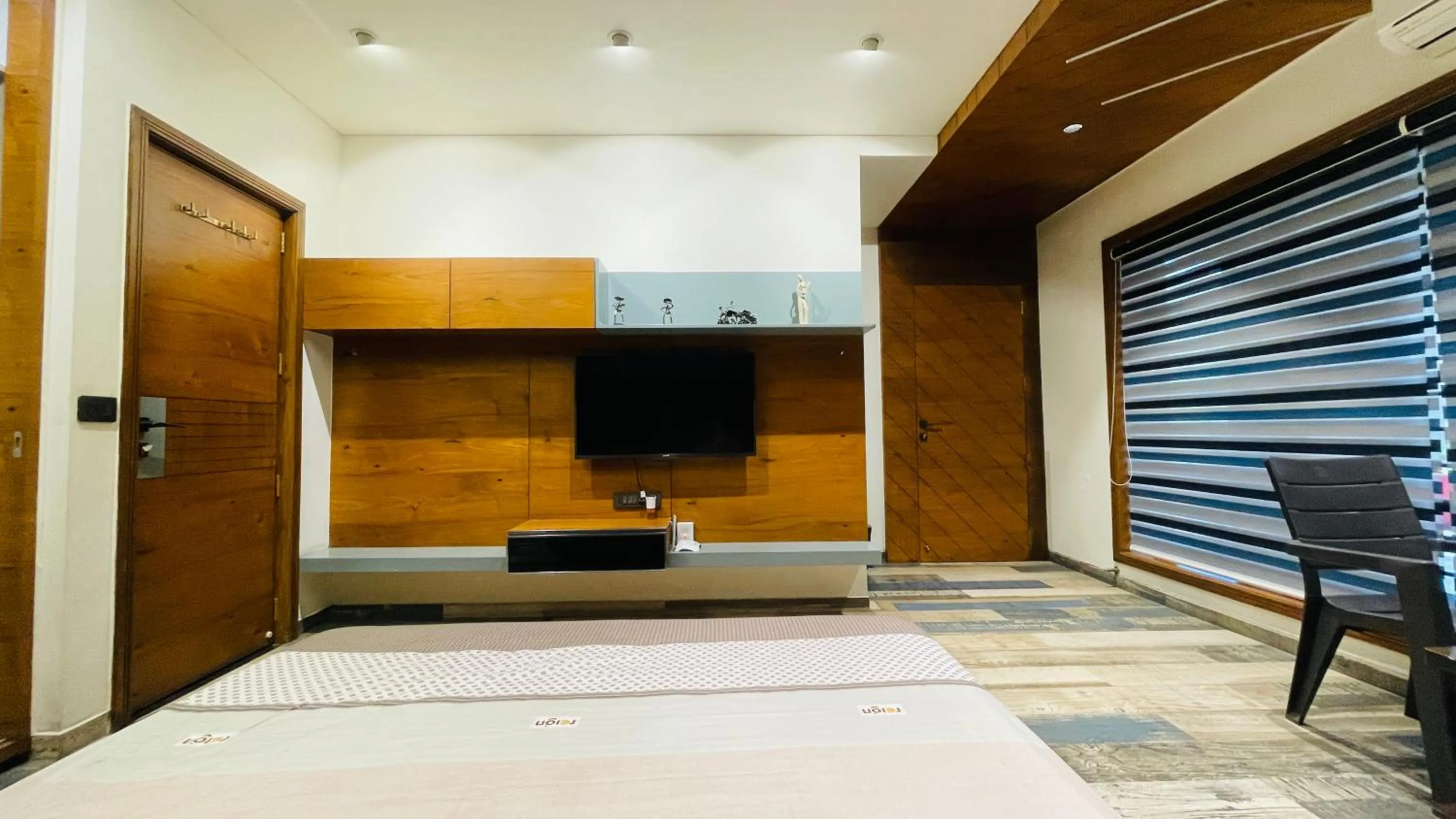 TV and multimedia in Nisarg’s stays