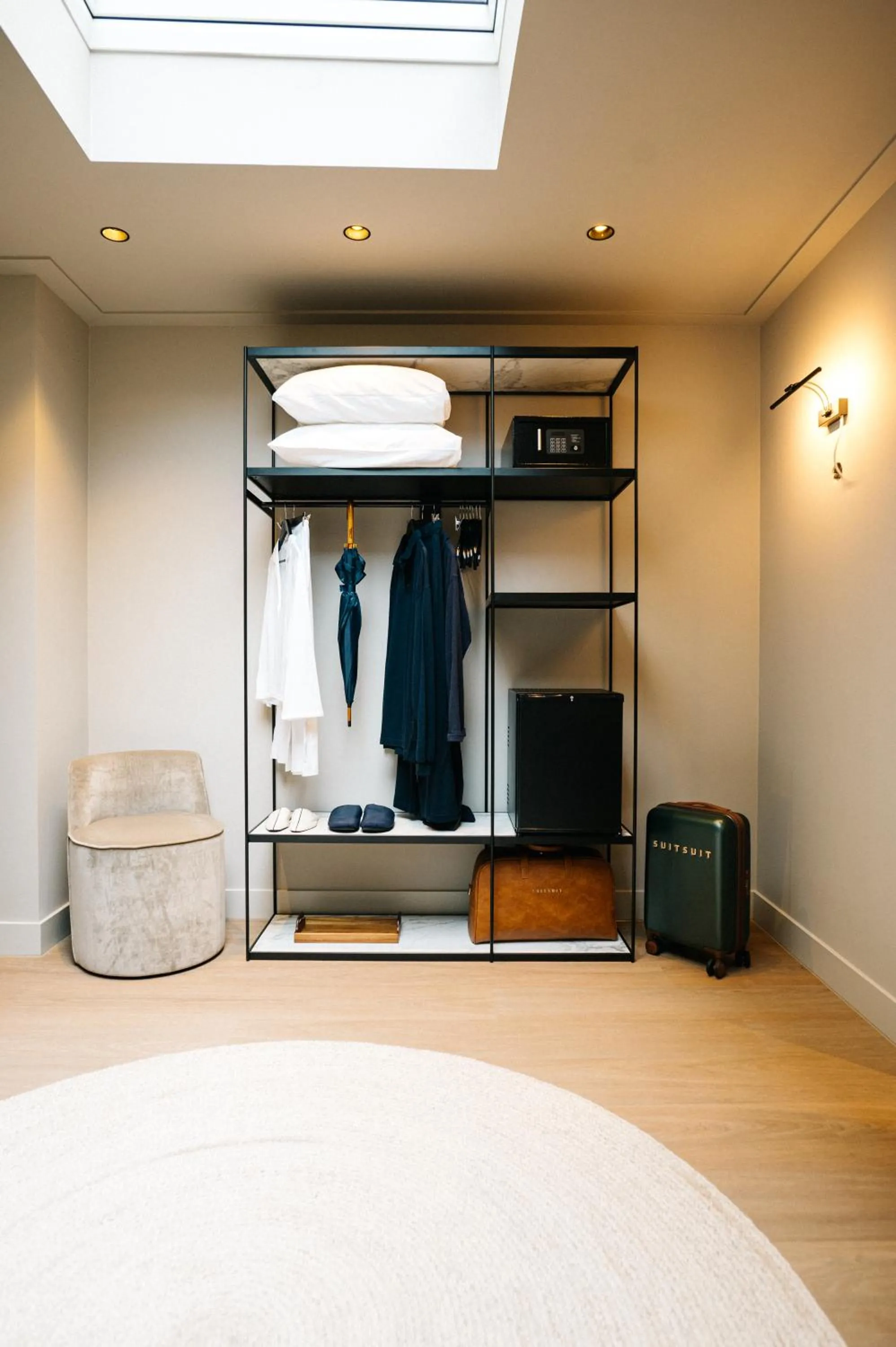 wardrobe in Hotel Blink