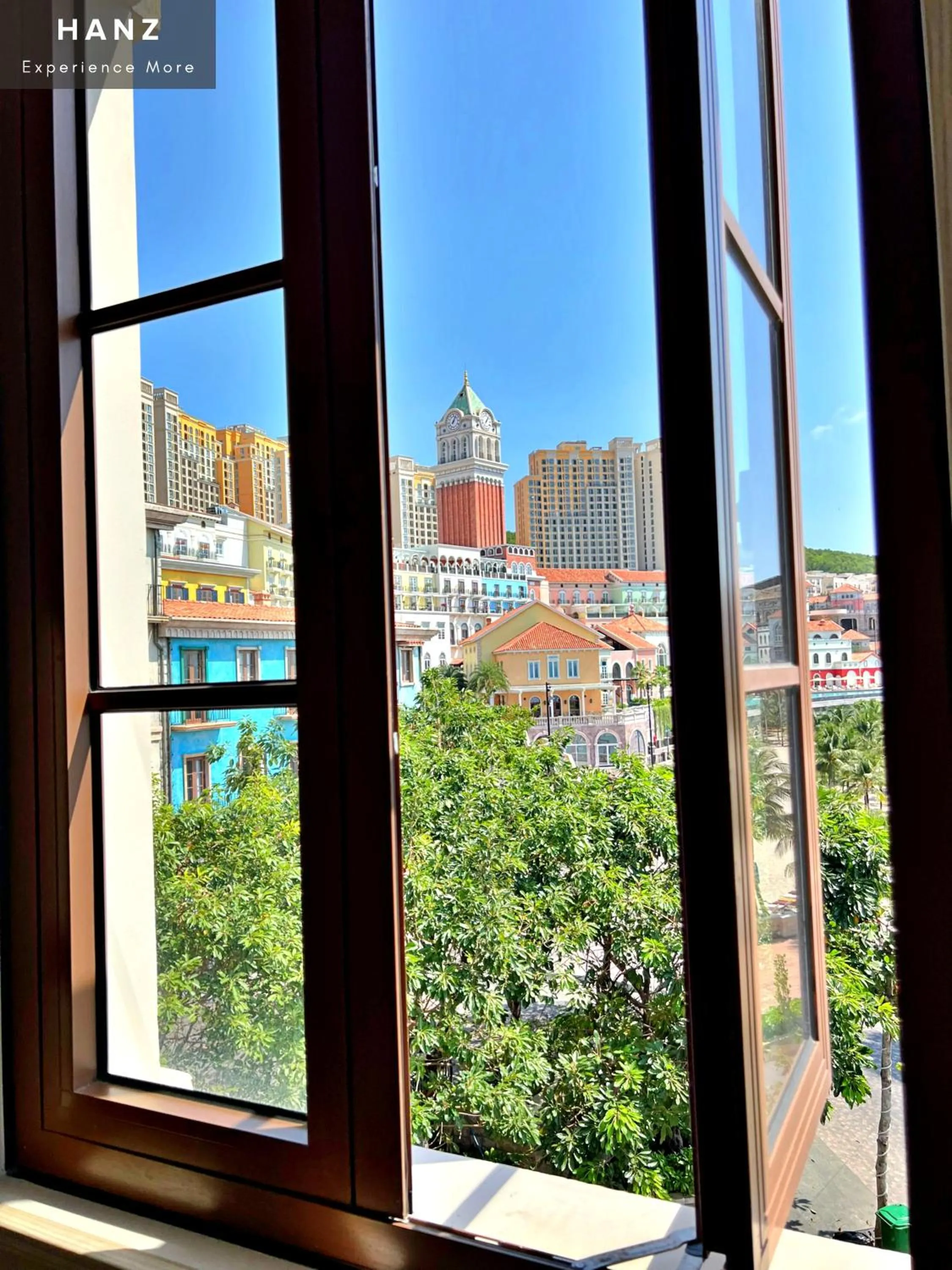 HANZ Lagoon Sunset Escape