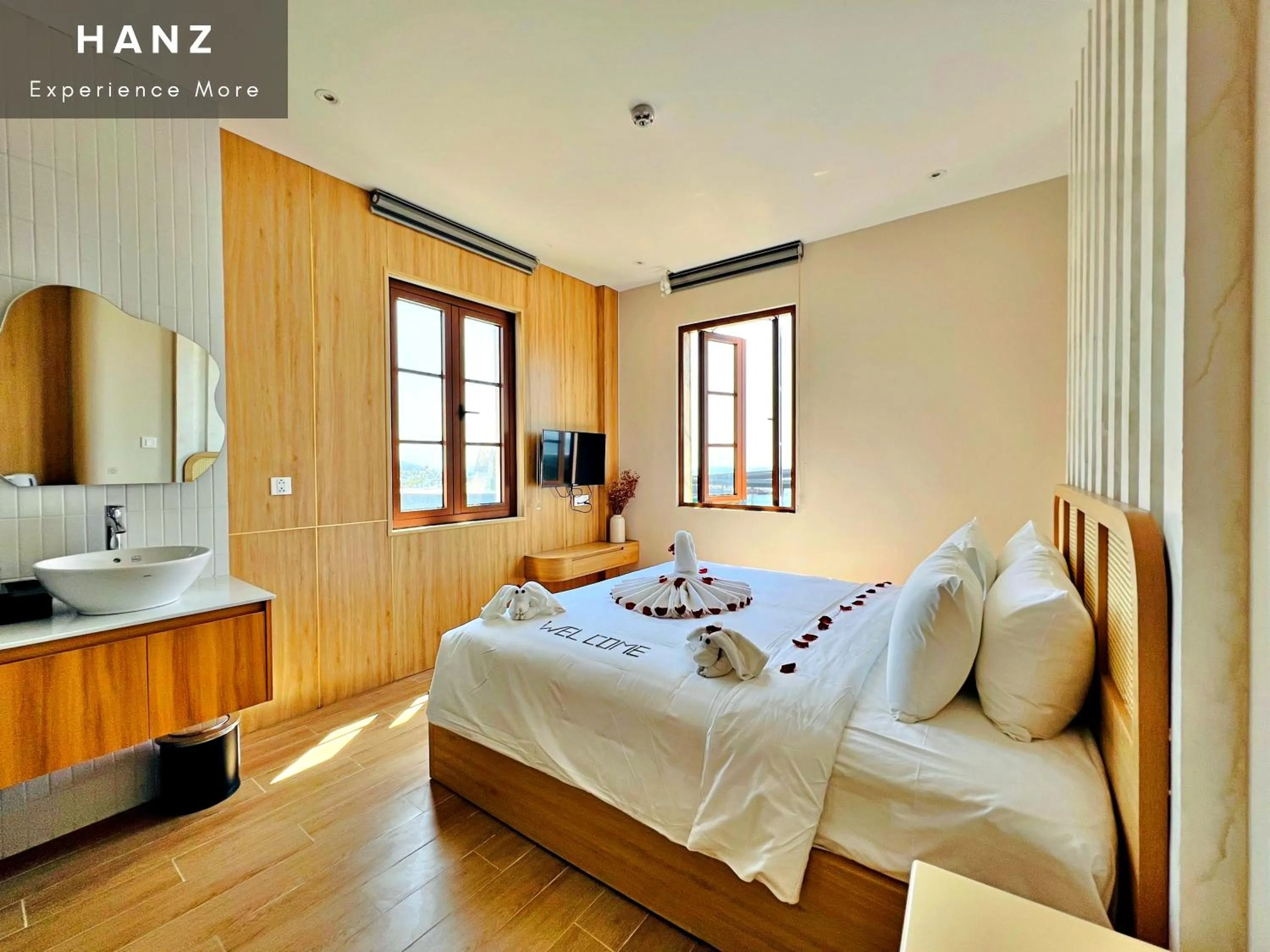 Bed in HANZ Lagoon Sunset Escape