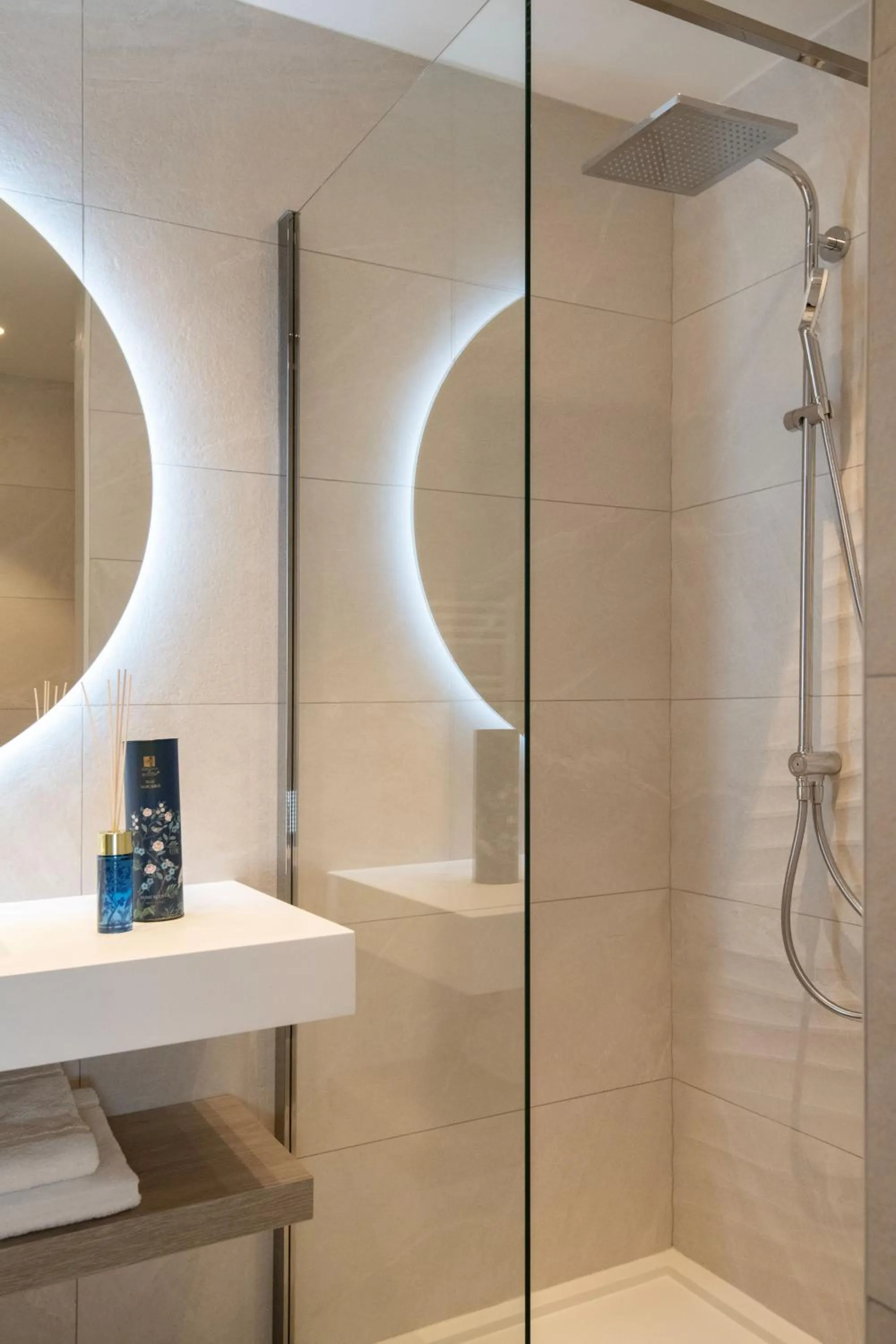 Shower in Résidence Hôtelière Chambord au coeur de Menton - entièrement rénovée