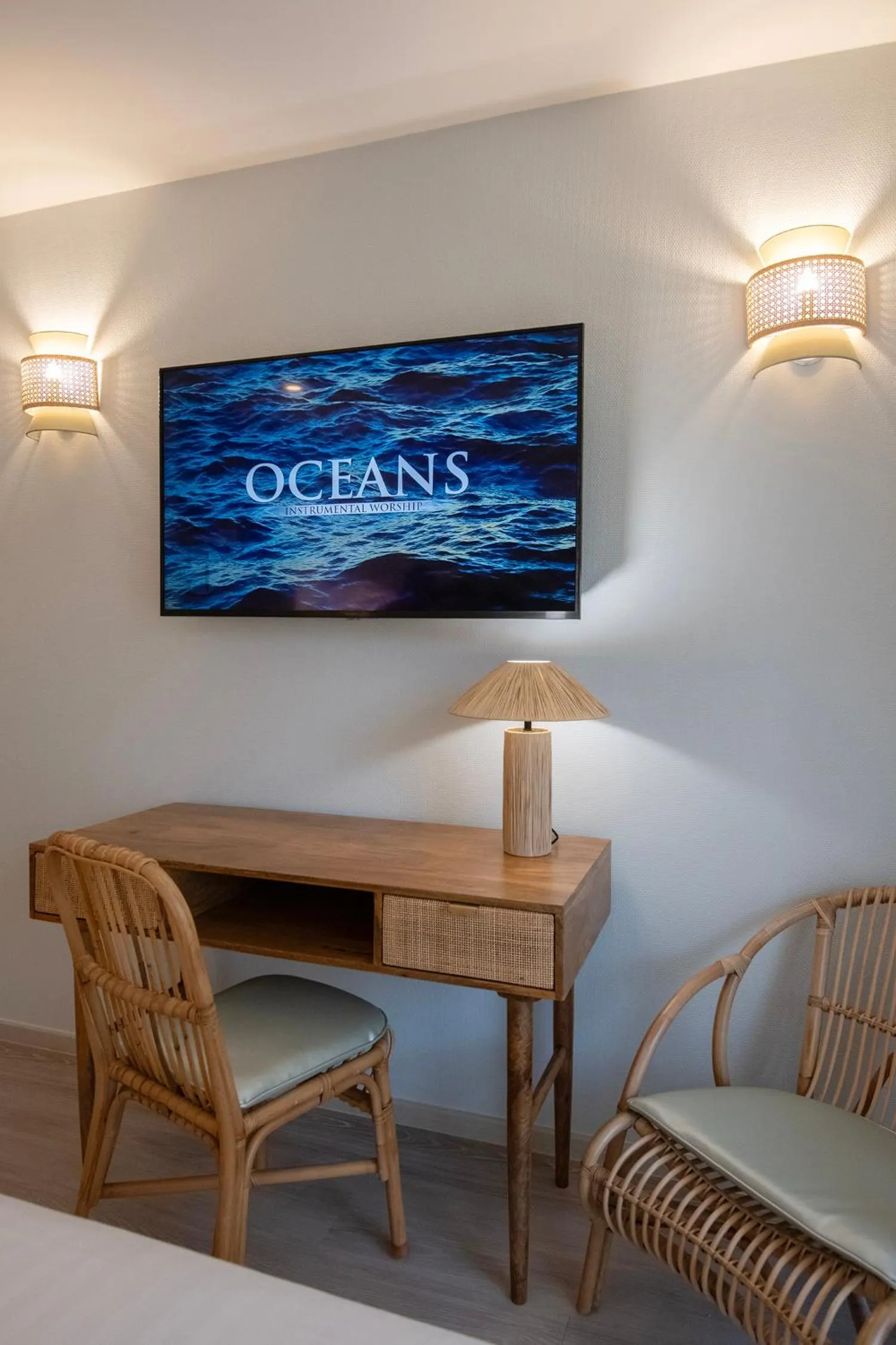 TV and multimedia in Résidence Hôtelière Chambord au coeur de Menton - entièrement rénovée