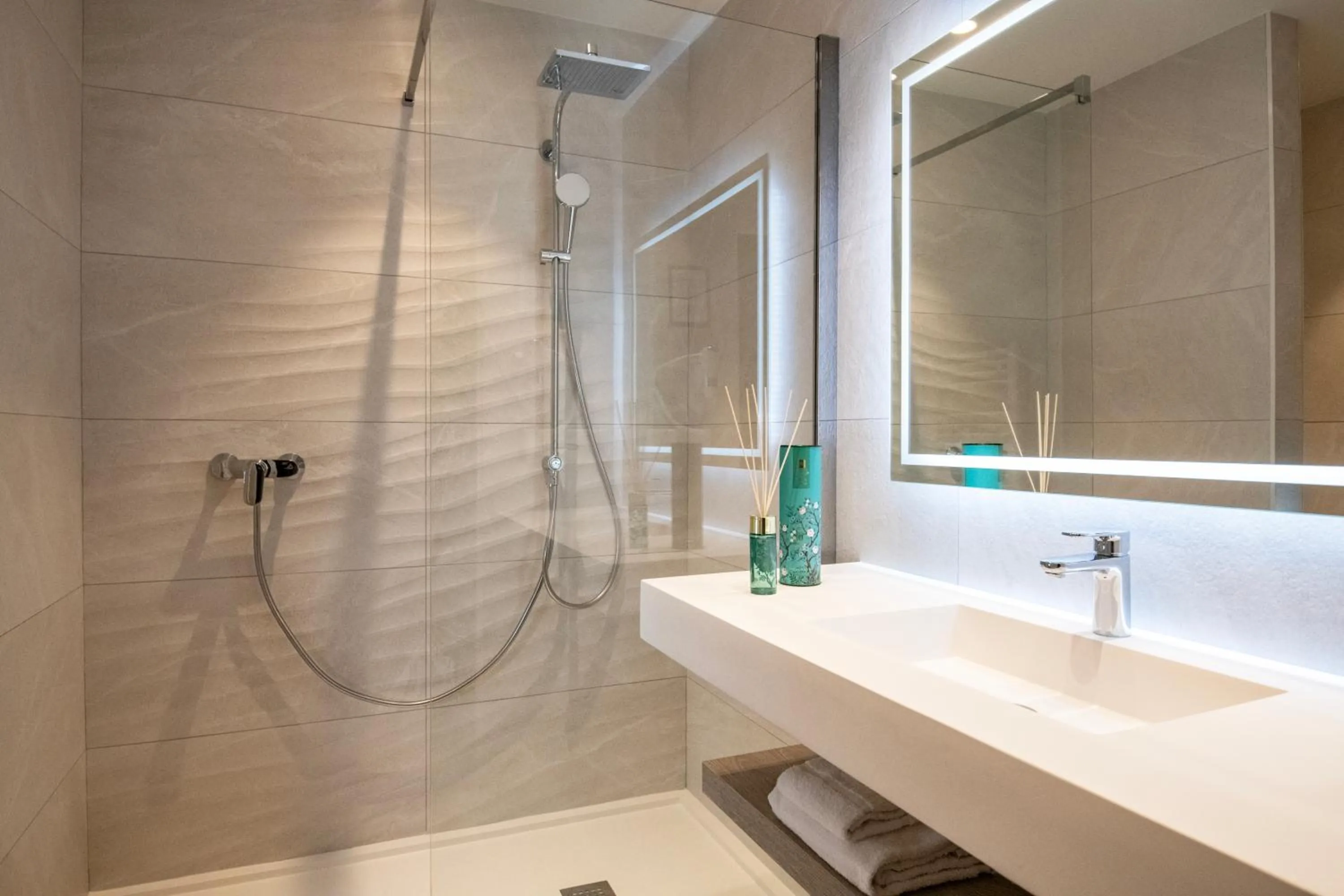 Shower in Résidence Hôtelière Chambord au coeur de Menton - entièrement rénovée