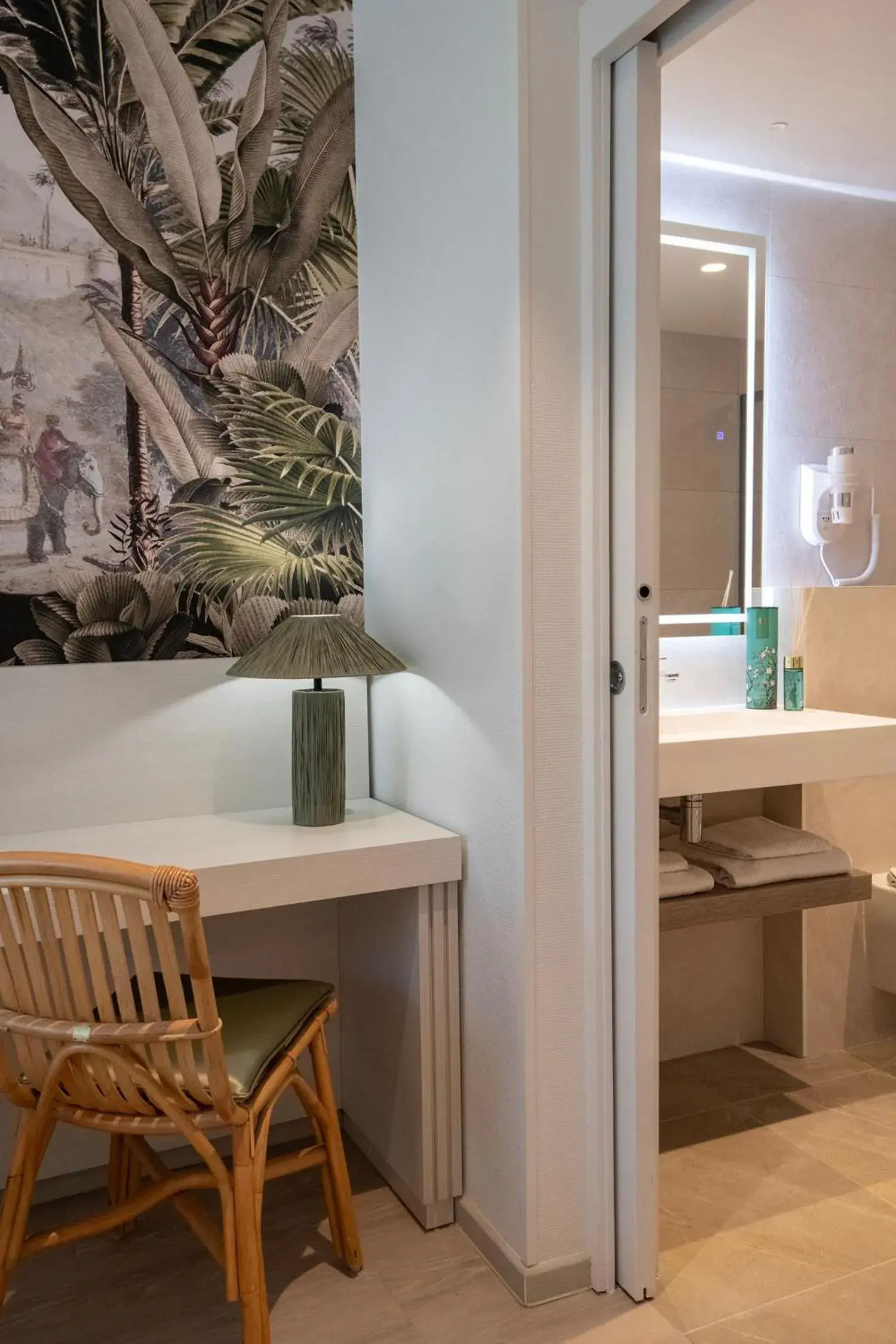 Deluxe Twin Room in Résidence Hôtelière Chambord au coeur de Menton - entièrement rénovée Deluxe Twin Room in Résidence Hôtelière Chambord au coeur de Menton - entièrement rénovée