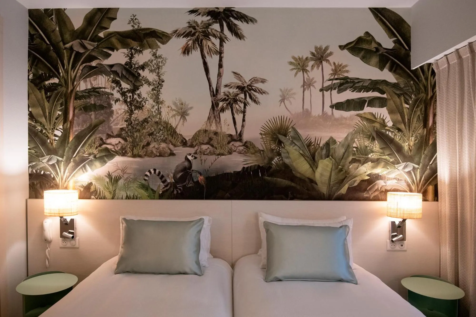 Bed in Résidence Hôtelière Chambord au coeur de Menton - entièrement rénovée