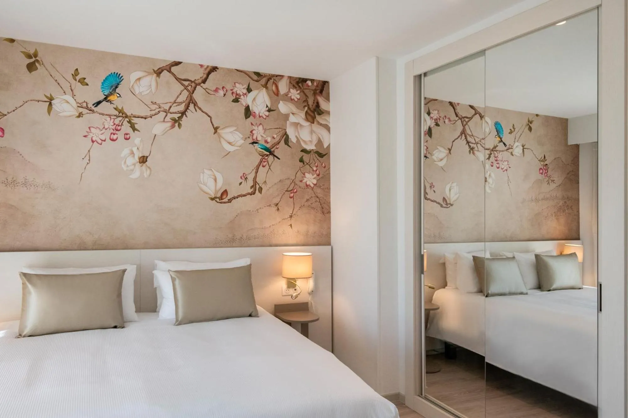 Bed in Résidence Hôtelière Chambord au coeur de Menton - entièrement rénovée