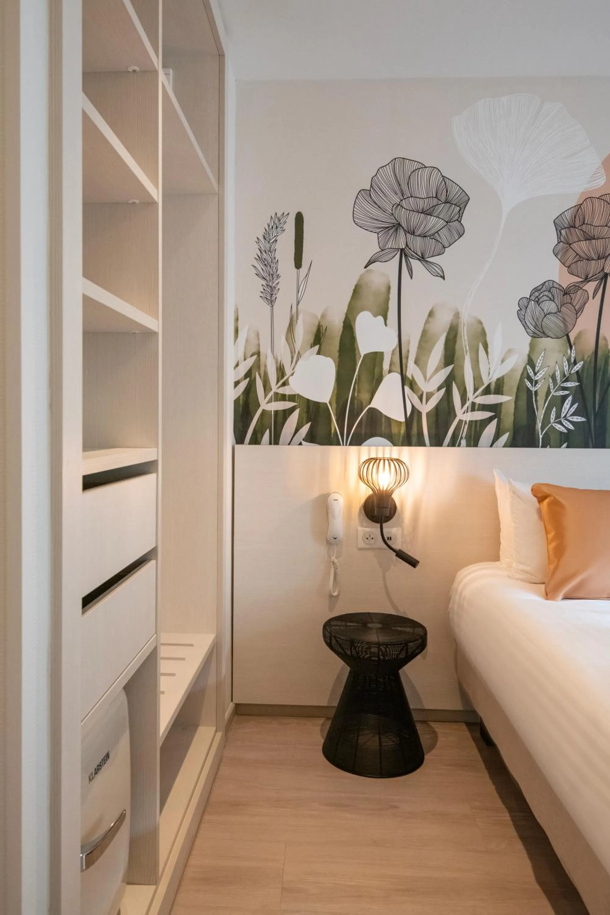 Bed in Résidence Hôtelière Chambord au coeur de Menton - entièrement rénovée