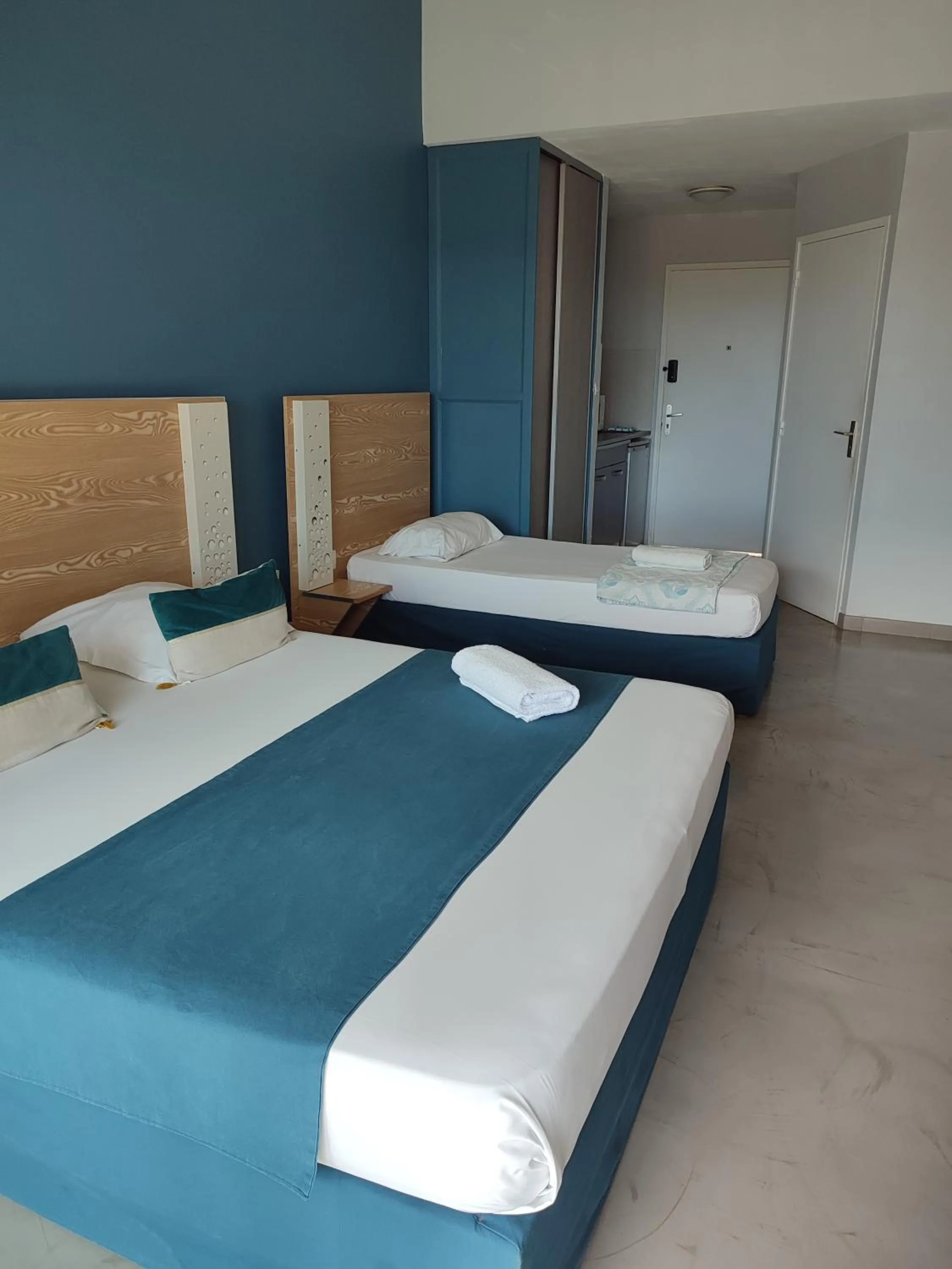 MARINA , 2mn à PIEDS PLAGE BOUCAN CANOT