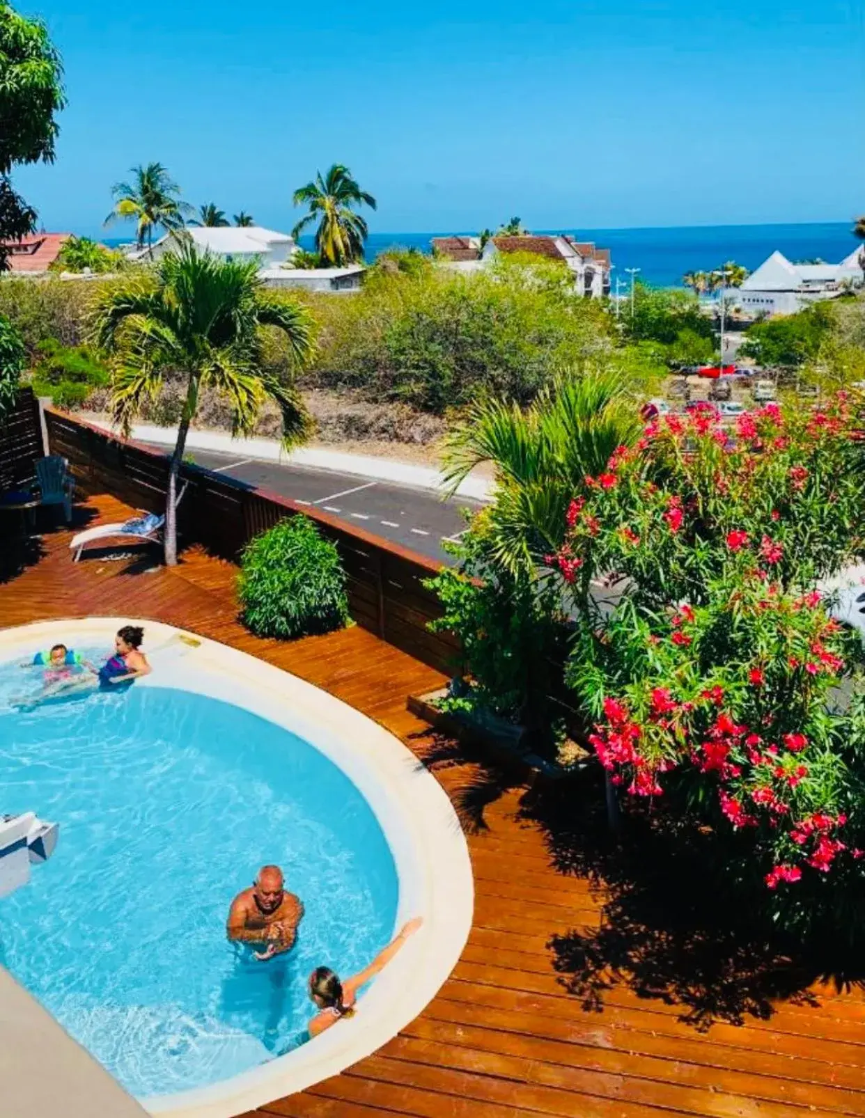 MARINA , 2mn à PIEDS PLAGE BOUCAN CANOT MARINA , 2mn à PIEDS PLAGE BOUCAN CANOT