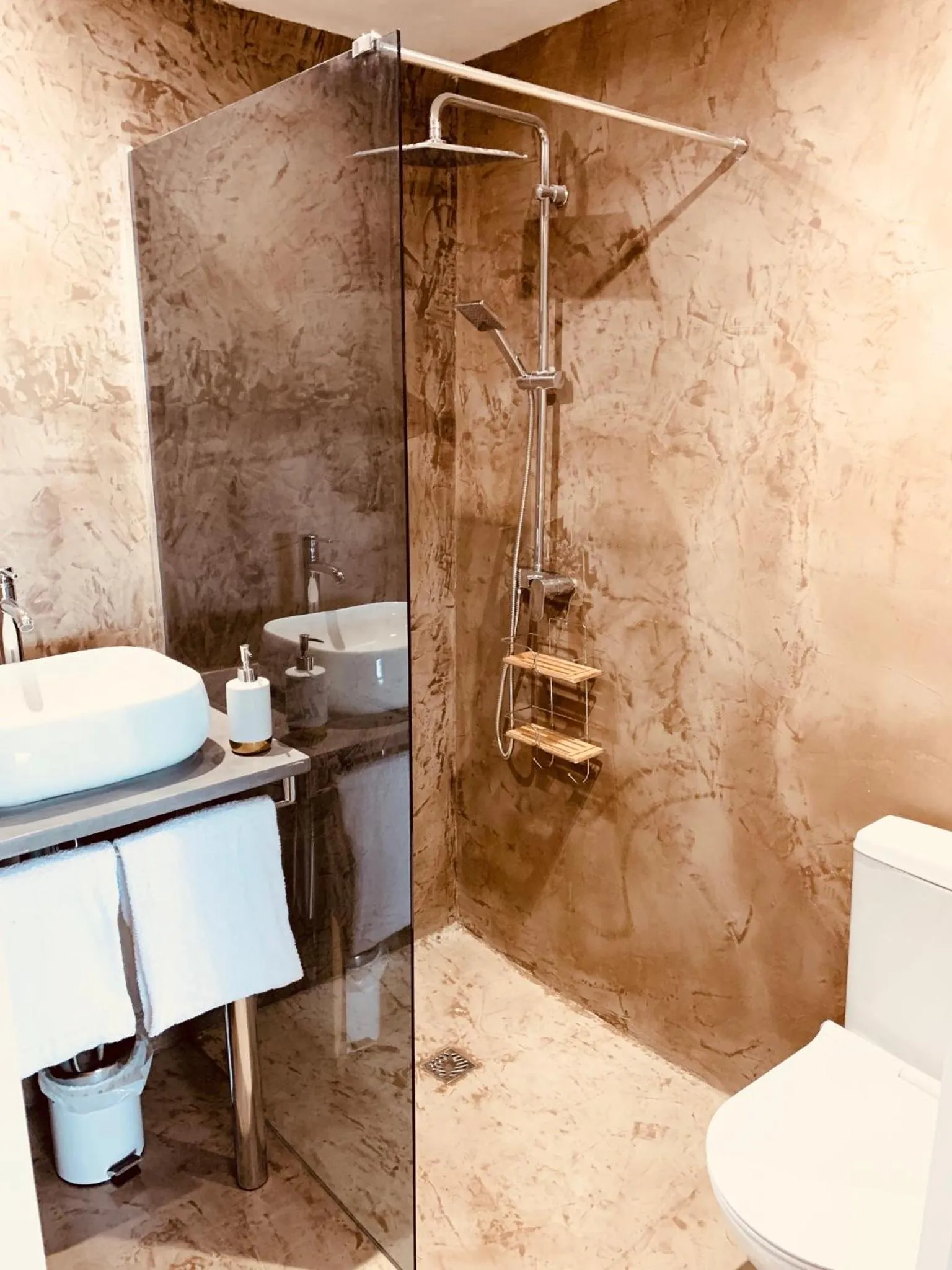 MARINA , 2mn à PIEDS PLAGE BOUCAN CANOT