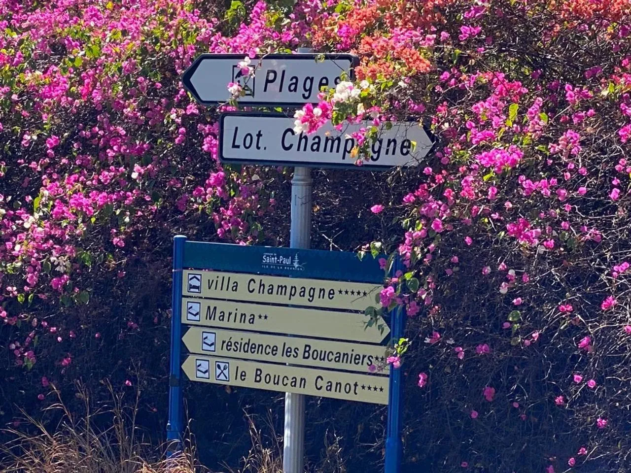 MARINA , 2mn à PIEDS PLAGE BOUCAN CANOT