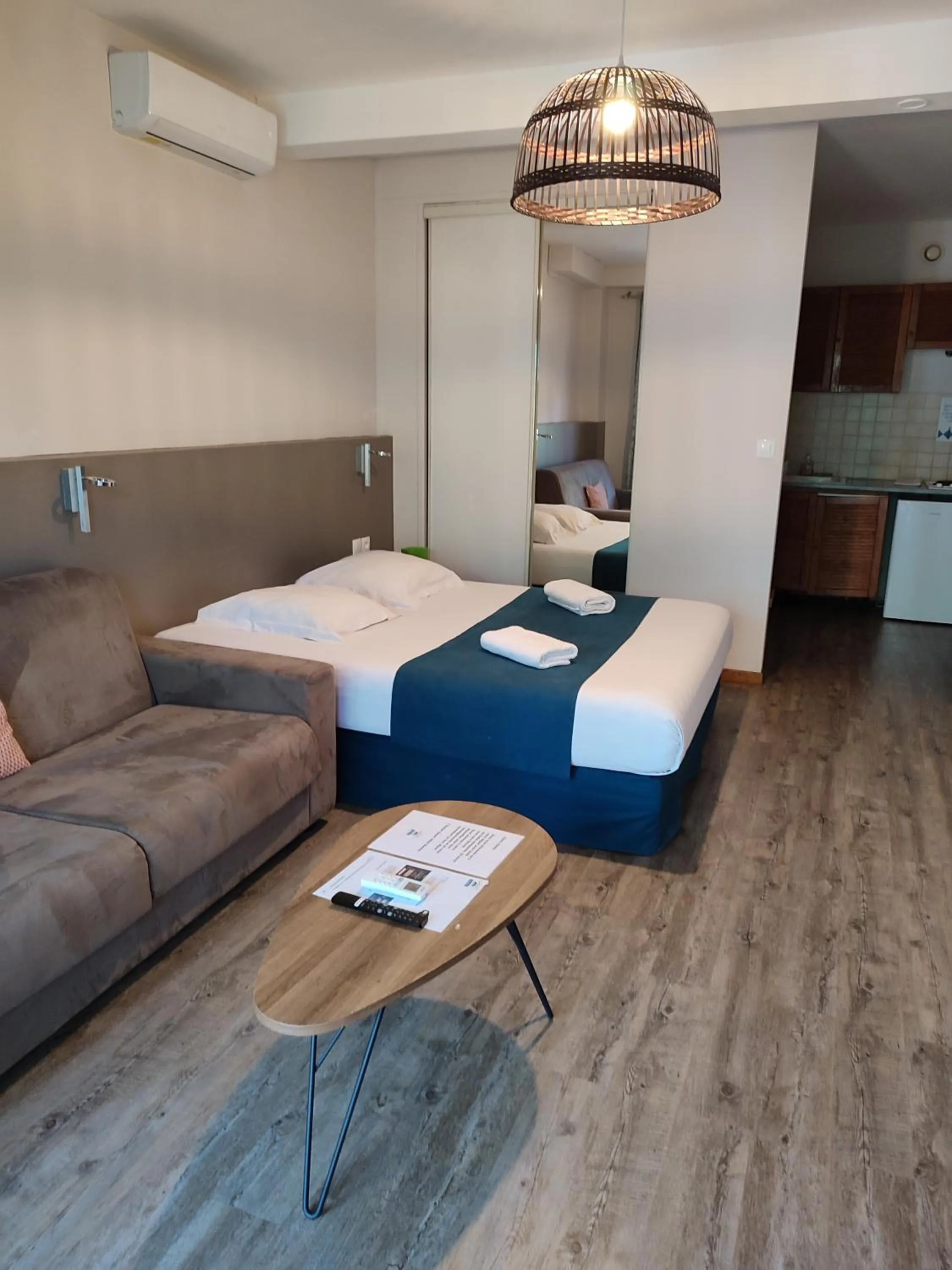 MARINA , 2mn à PIEDS PLAGE BOUCAN CANOT