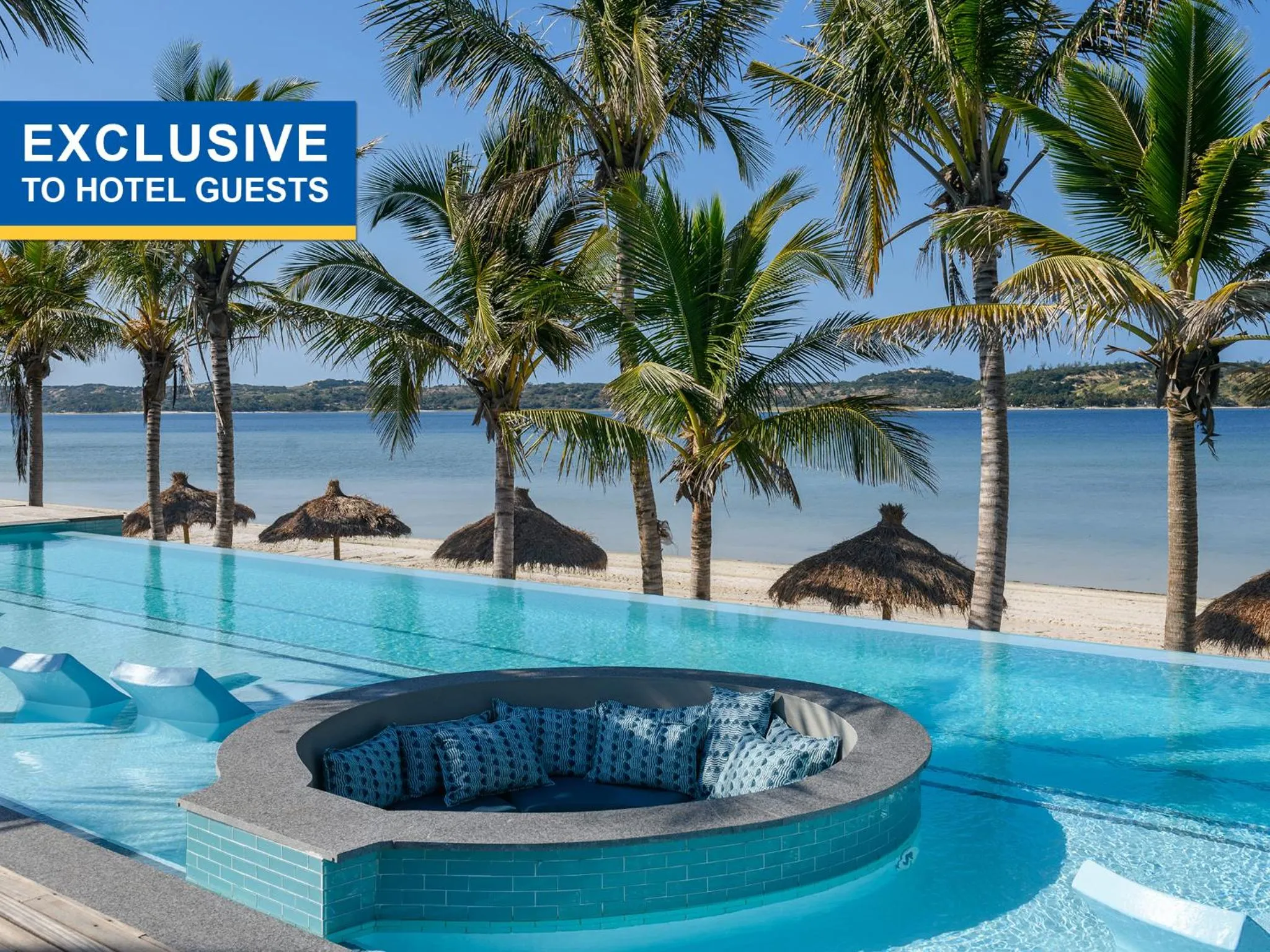 Swimming pool in San Martinho Beach Club