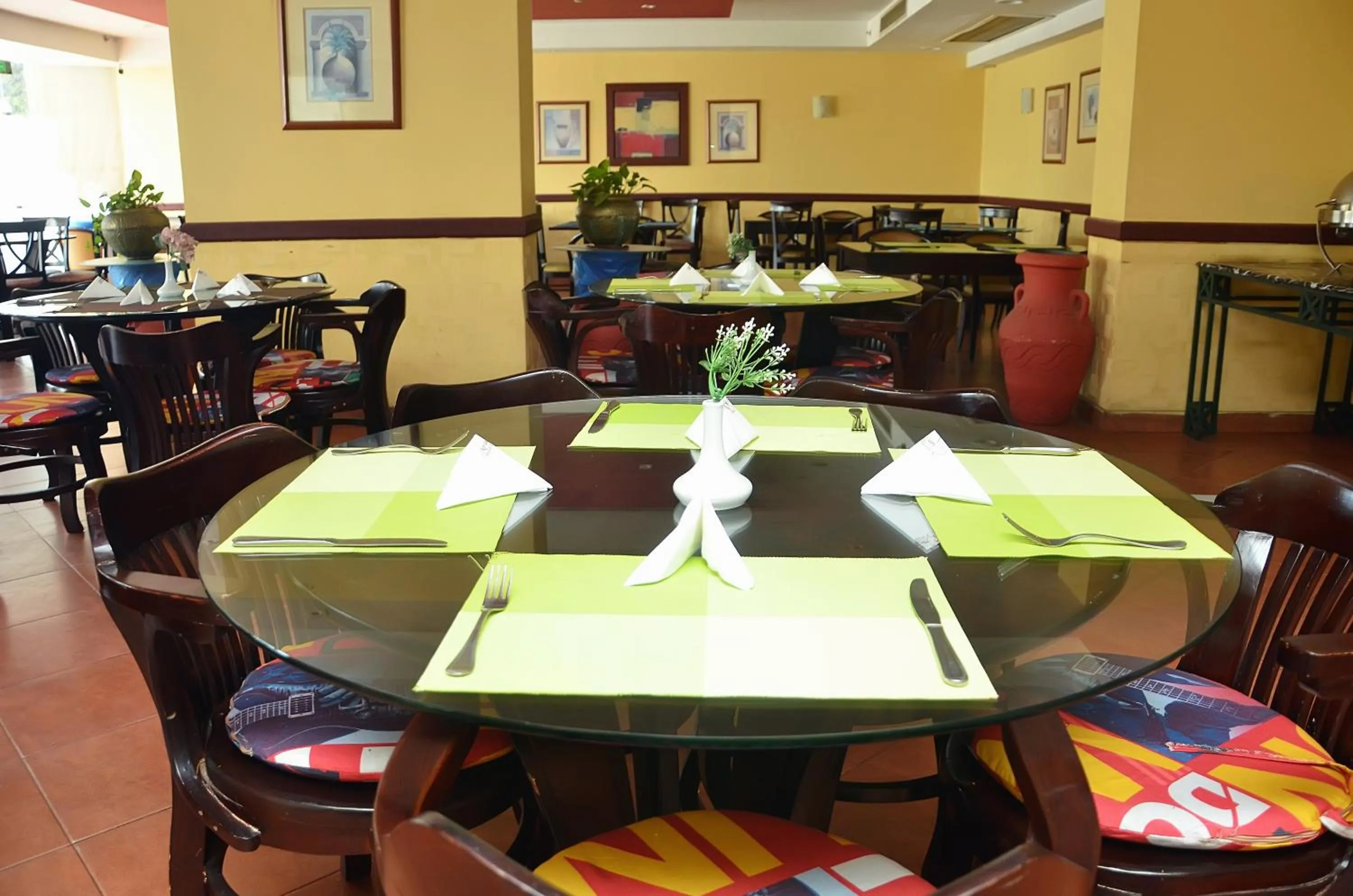 Restaurant/places to eat in Aracan Pyramid Hotel