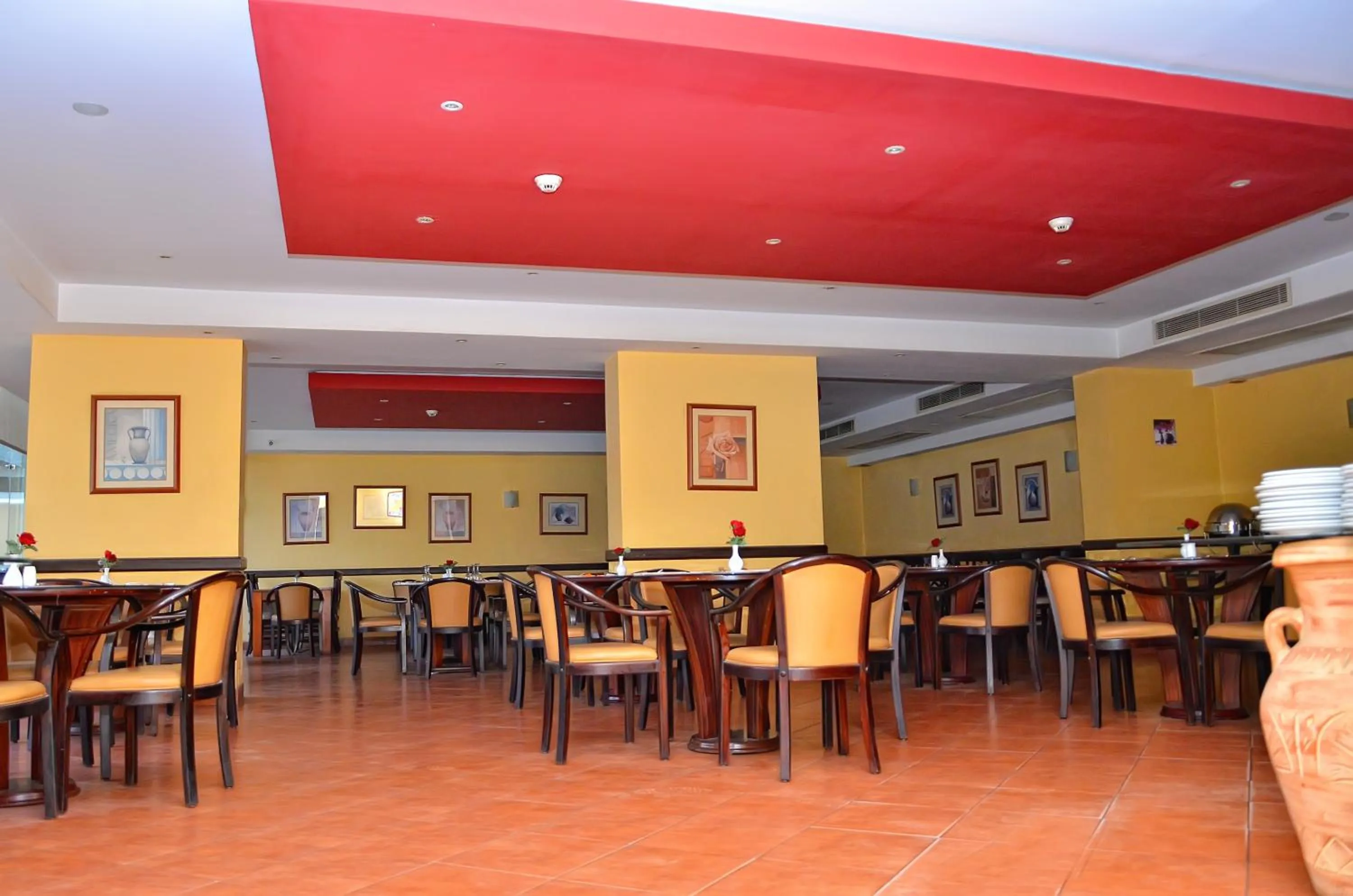 Restaurant/places to eat in Aracan Pyramid Hotel