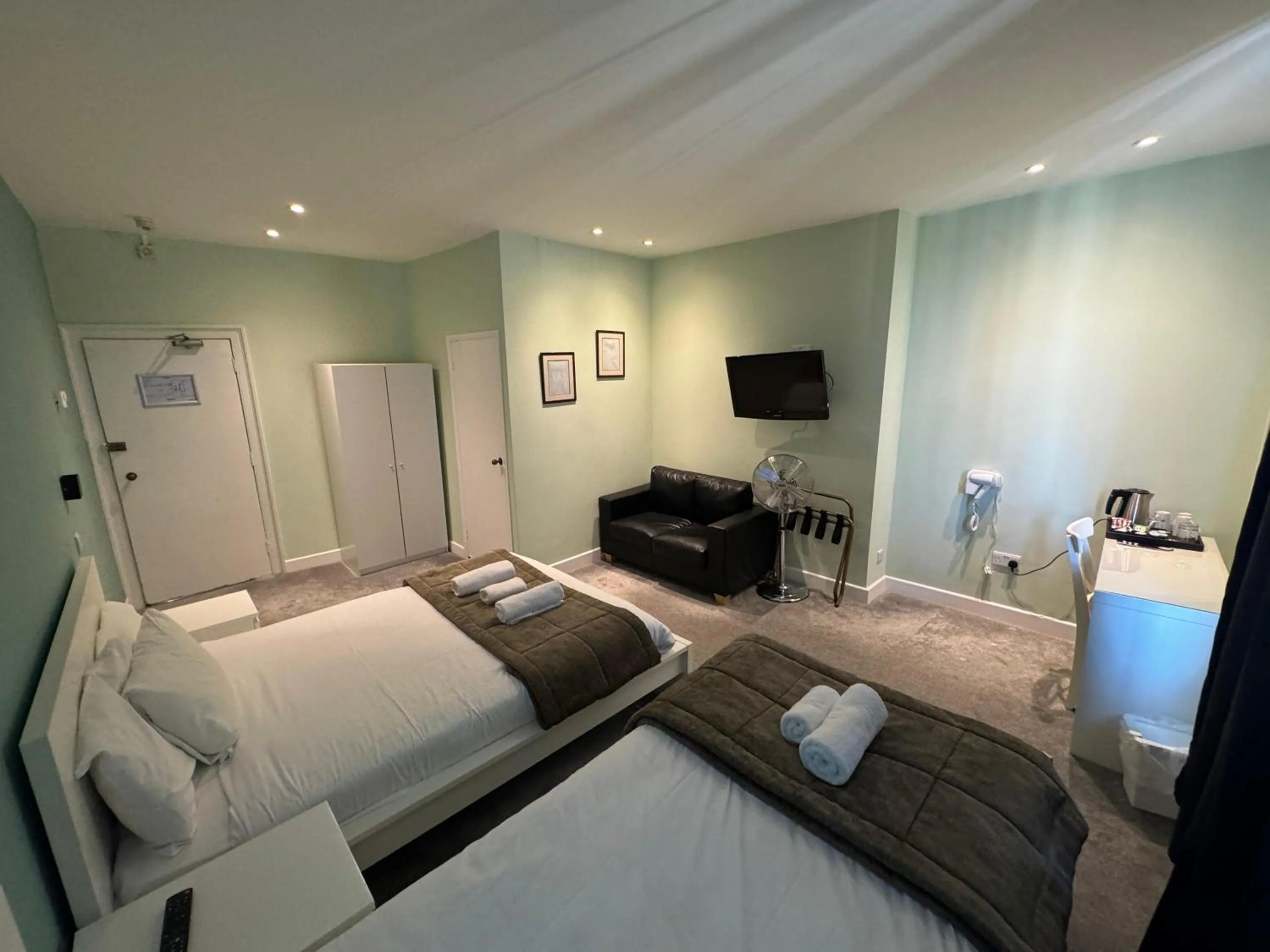 View (from property/room), Bed in The George Hotel