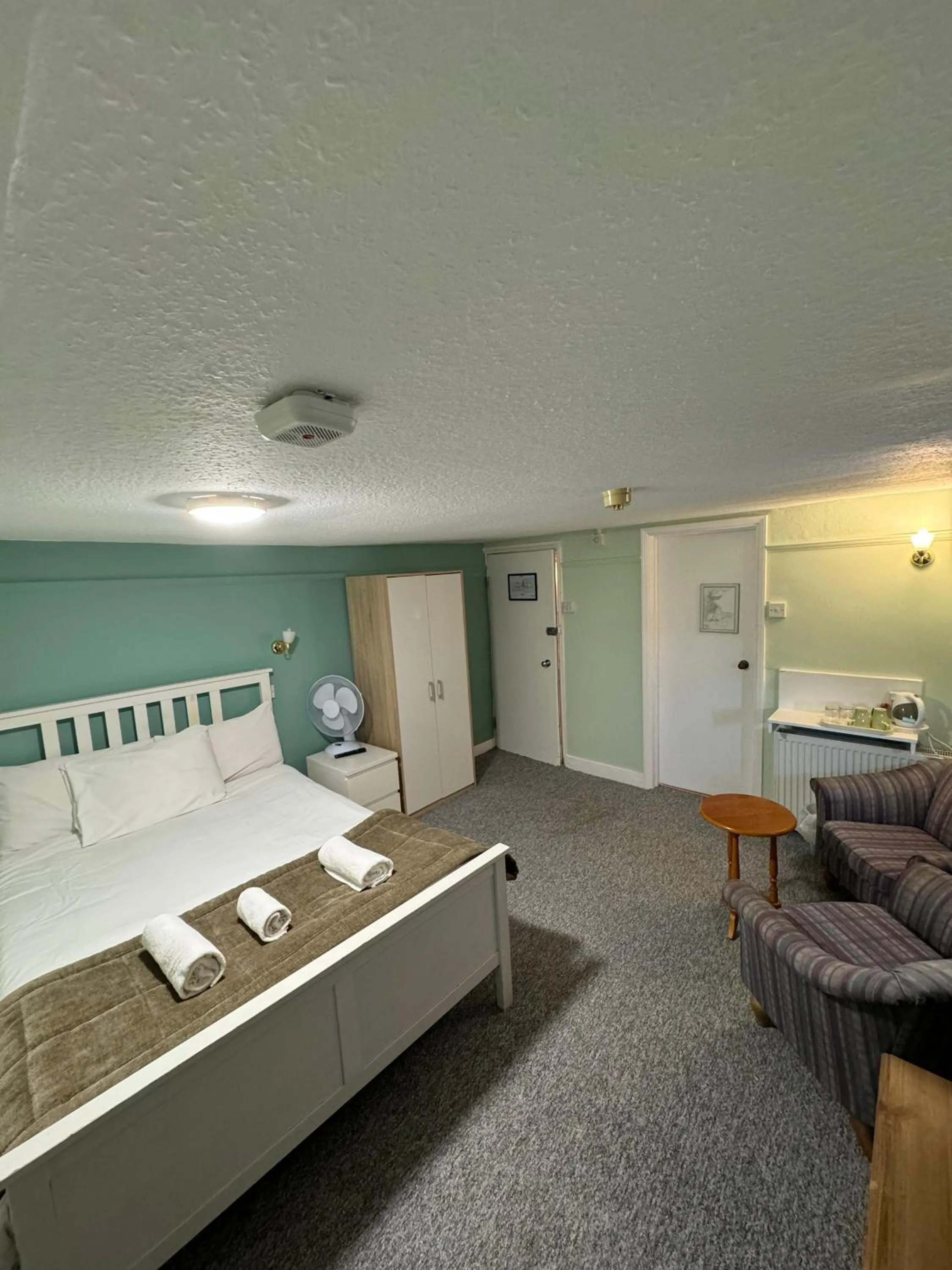 Bedroom, Bed in The George Hotel