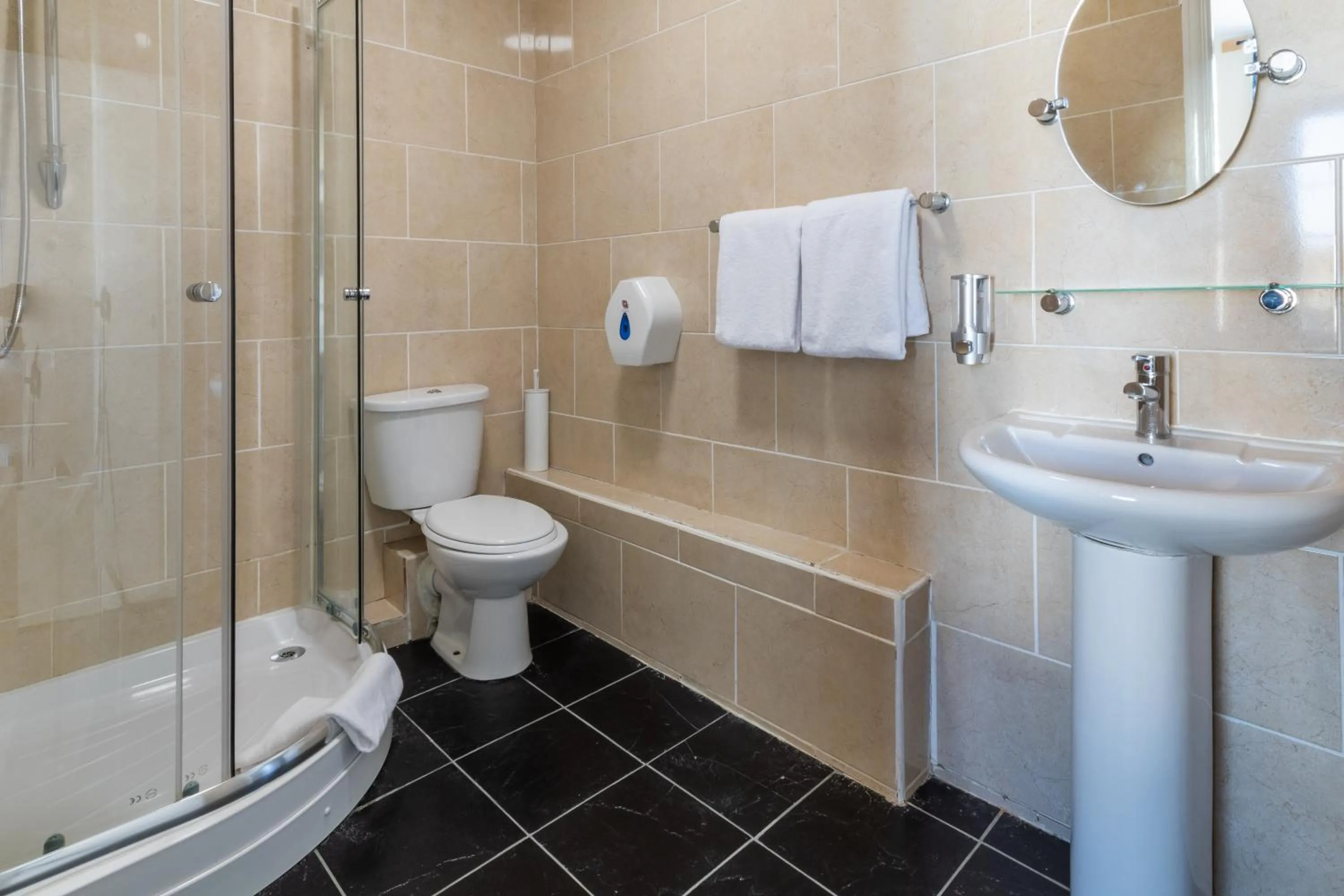 Shower in The George Hotel