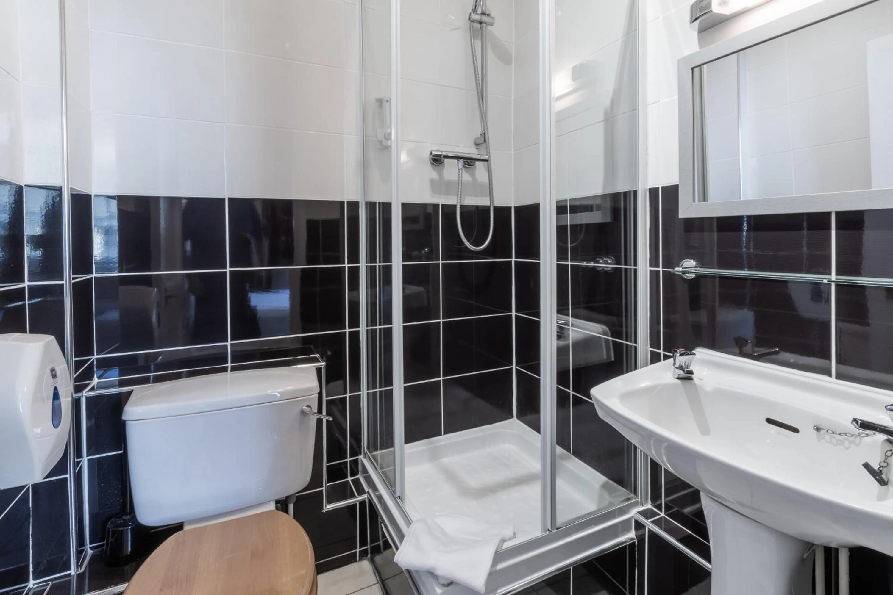 Bathroom in The George Hotel