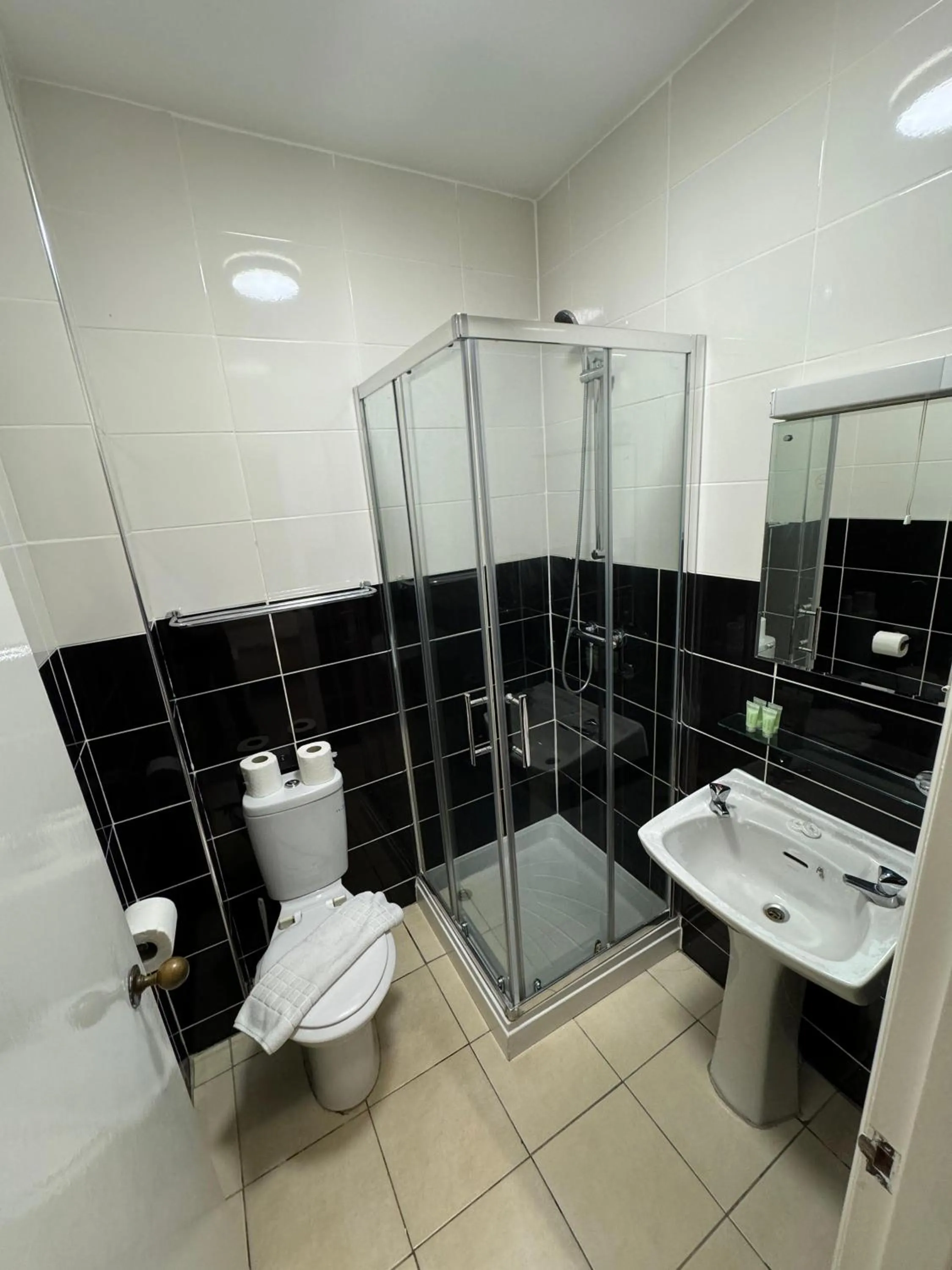 Bathroom in The George Hotel