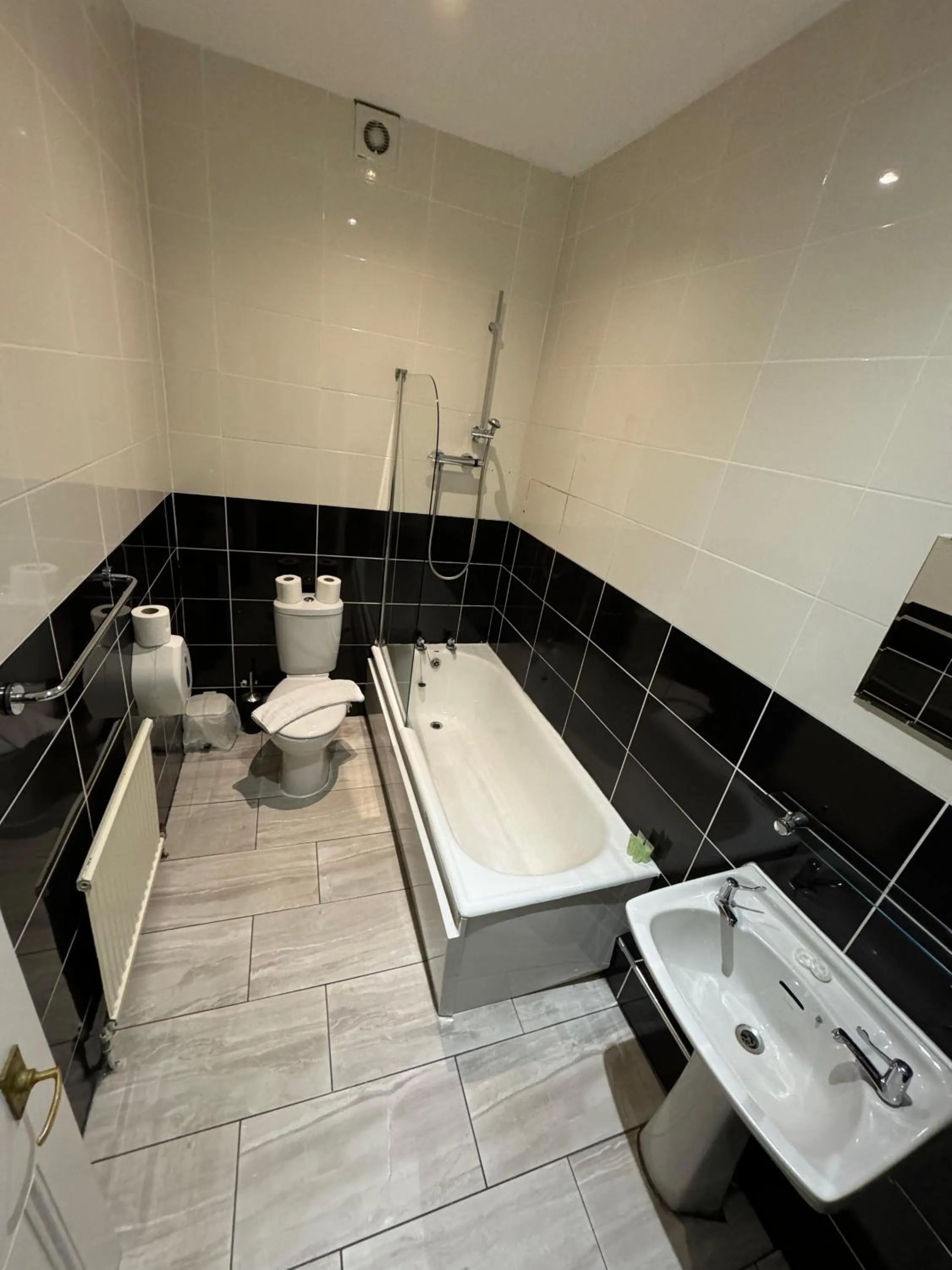 Bathroom in The George Hotel