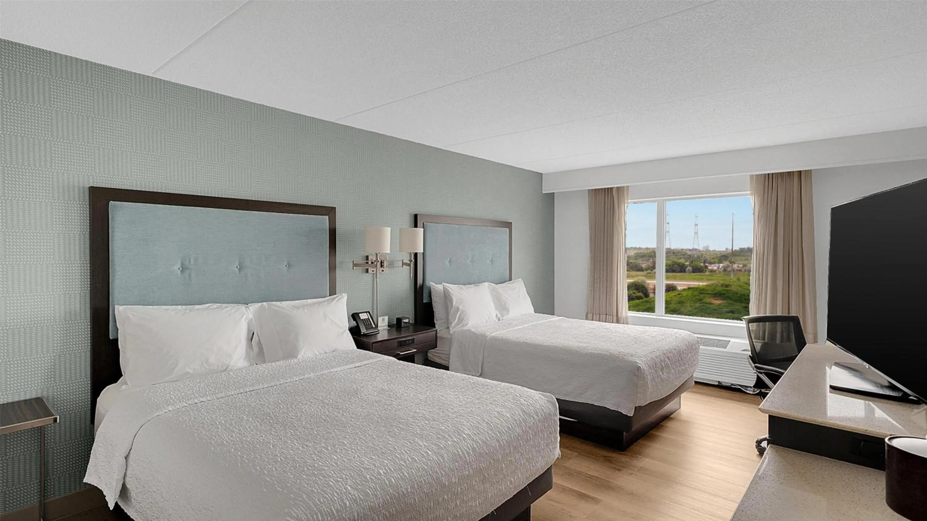 Bed in Hampton Inn & Suites by Hilton Toronto Markham