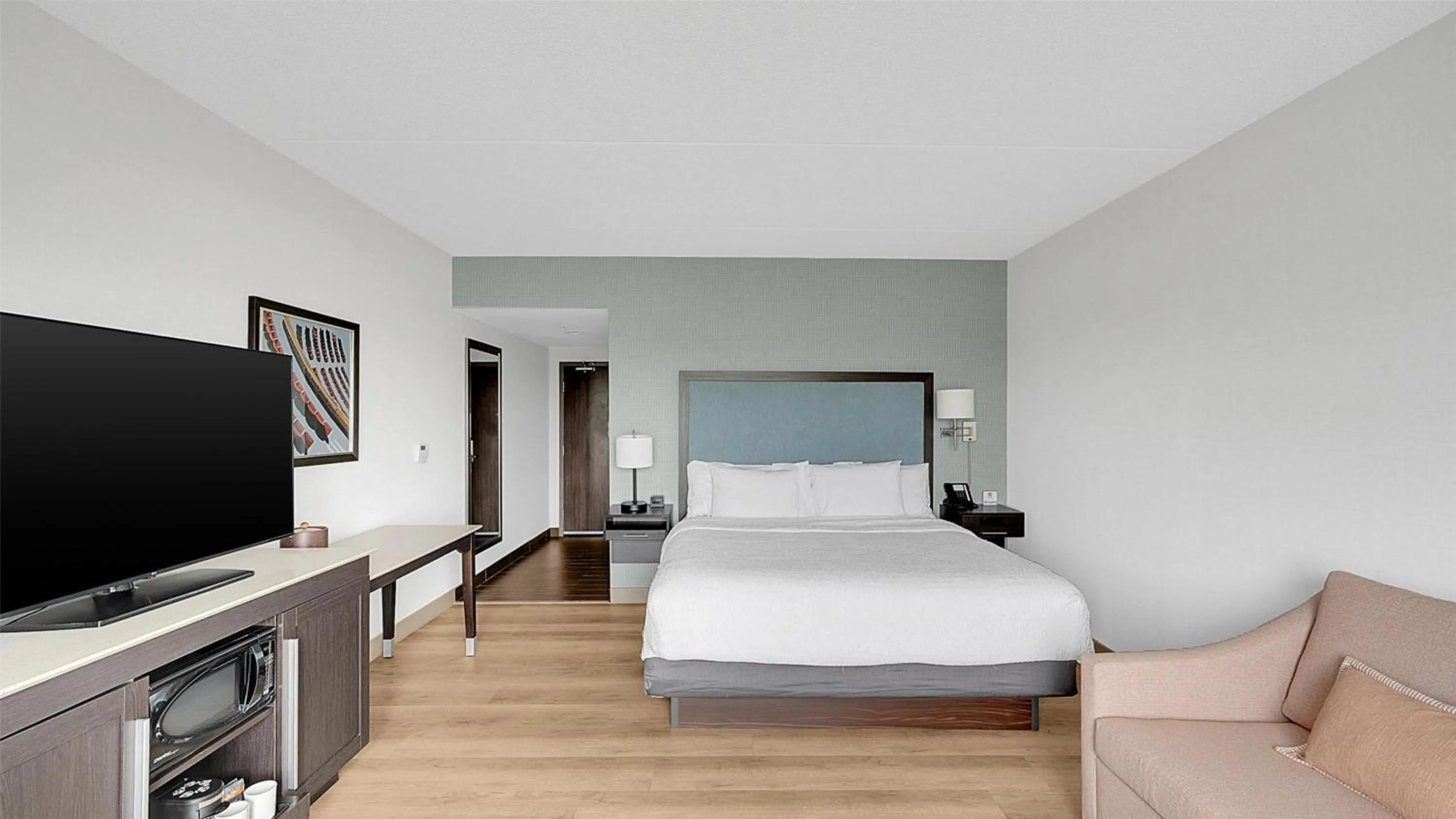 Living room, Bed in Hampton Inn & Suites by Hilton Toronto Markham
