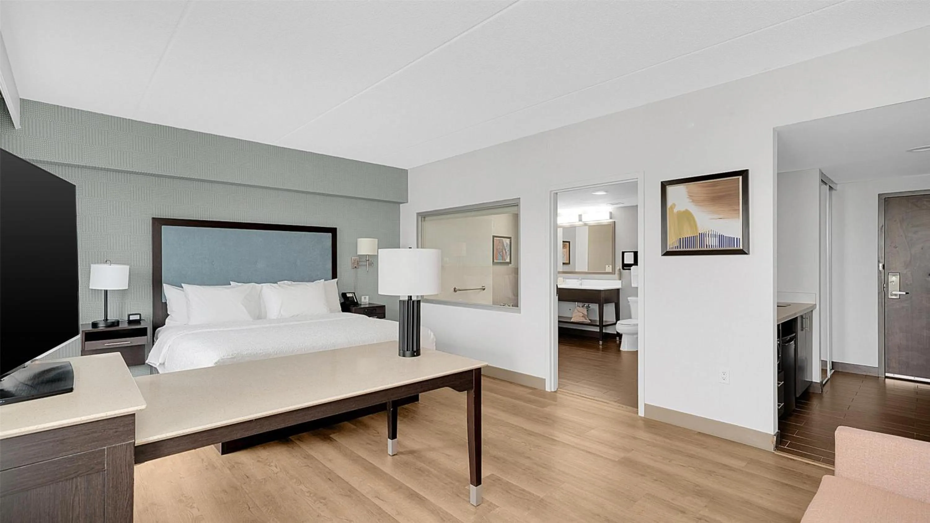 Bed in Hampton Inn & Suites by Hilton Toronto Markham