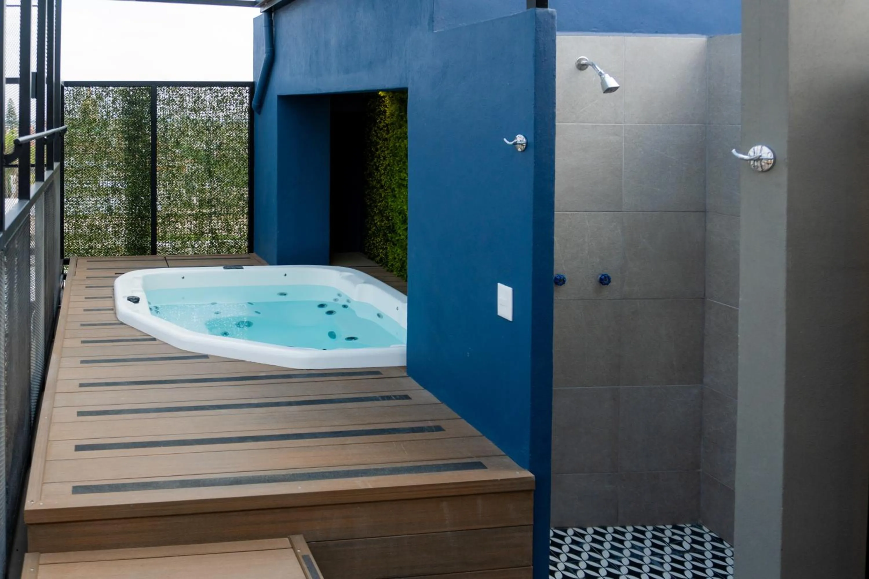 Hot Tub in ALT URBANA