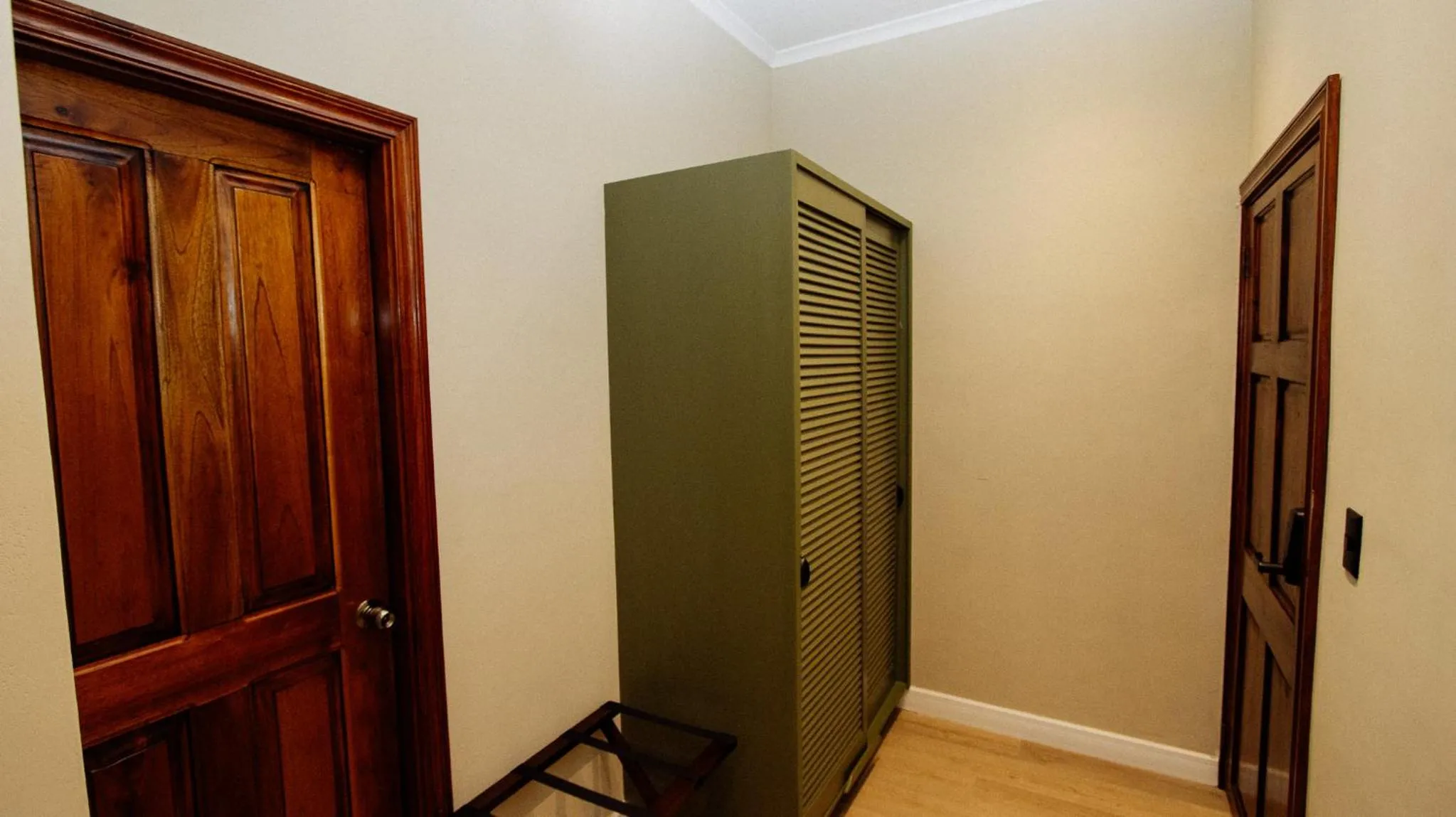 wardrobe in Hotel Boutique Los Abetos
