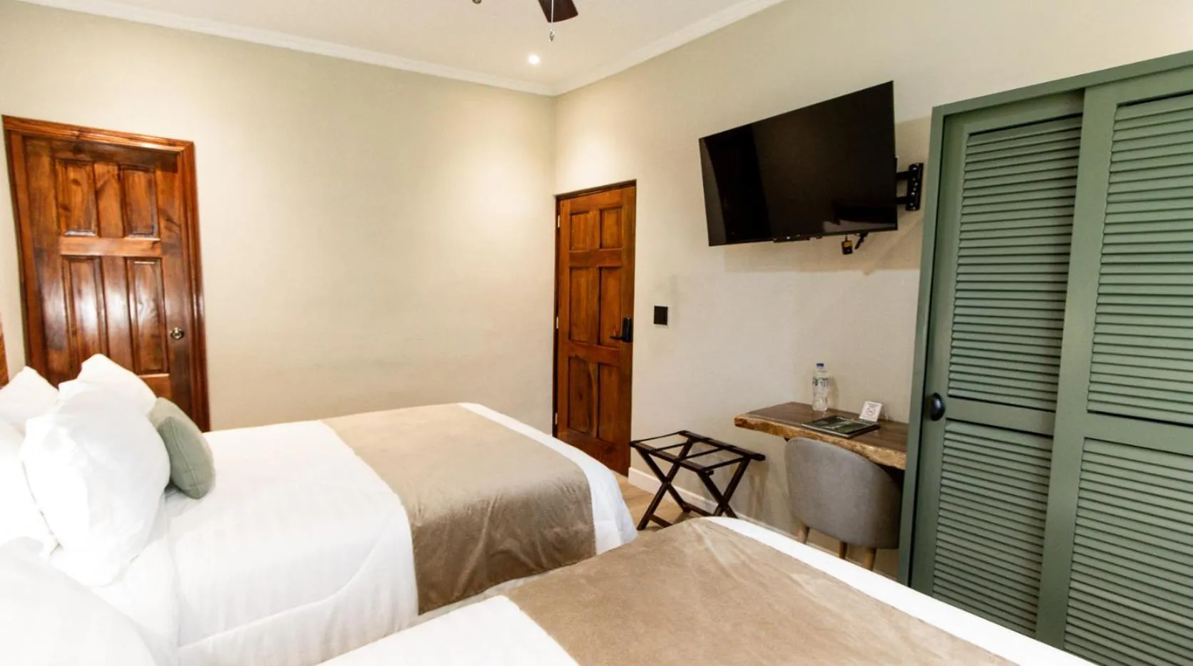 Photo of the whole room, Bed in Hotel Boutique Los Abetos