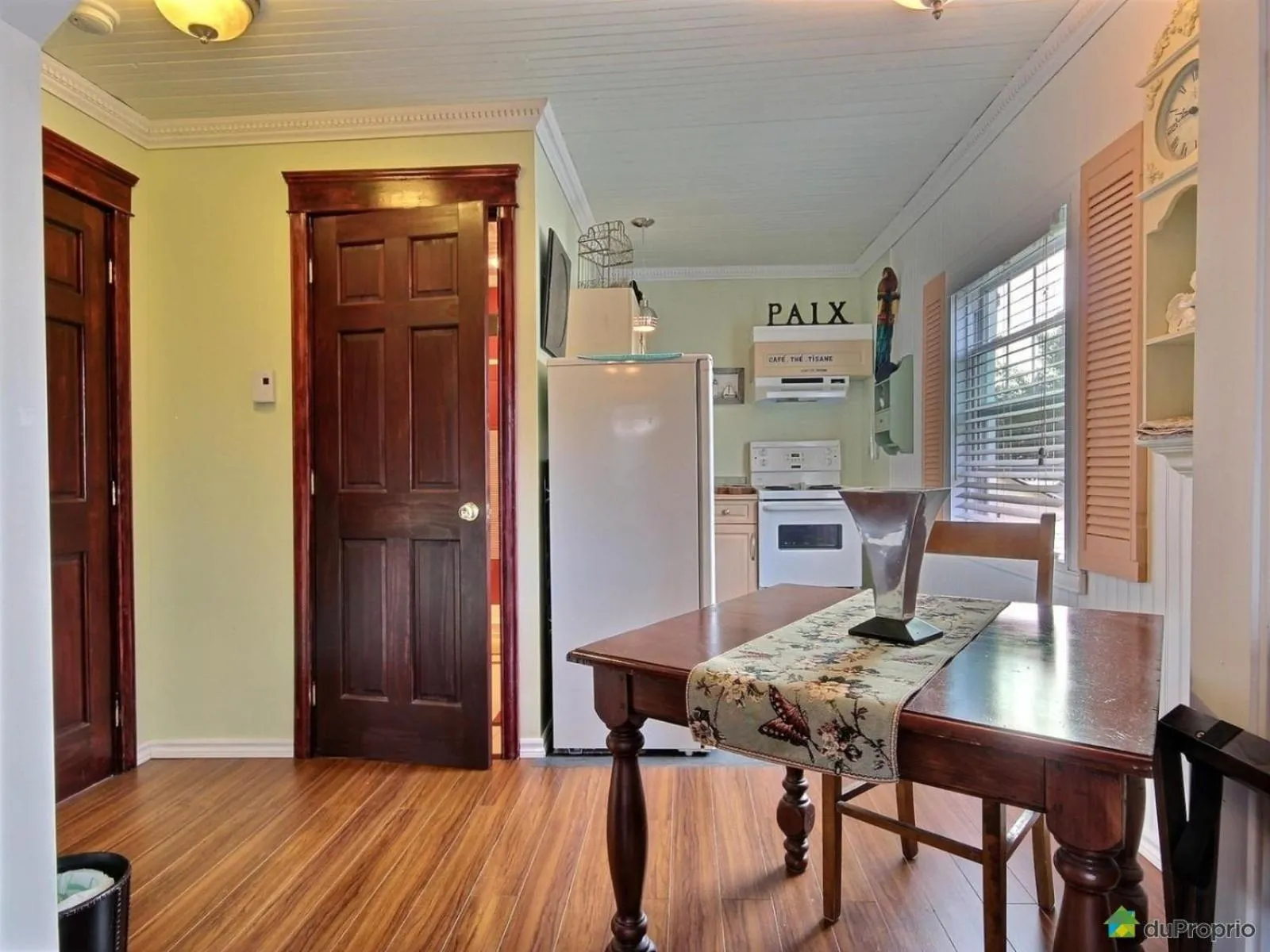 Kitchen or kitchenette in Gîte du Village - Deschambault