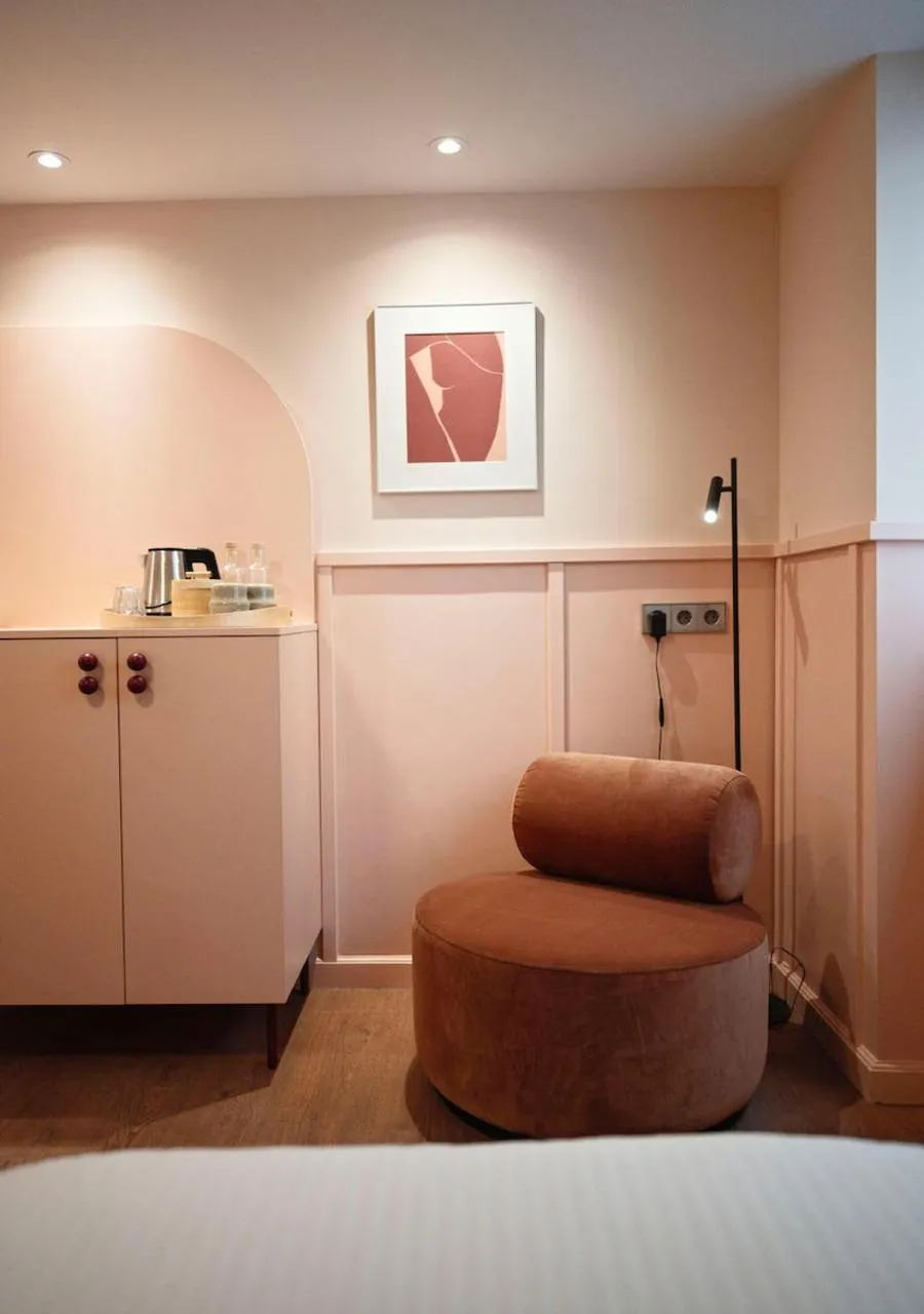 Seating area, Bed in The Times Hotel