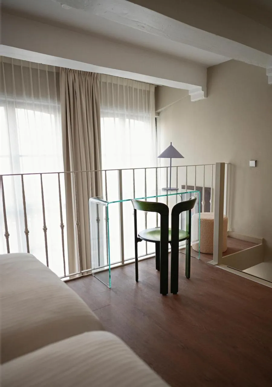 Seating area, Bed in The Times Hotel