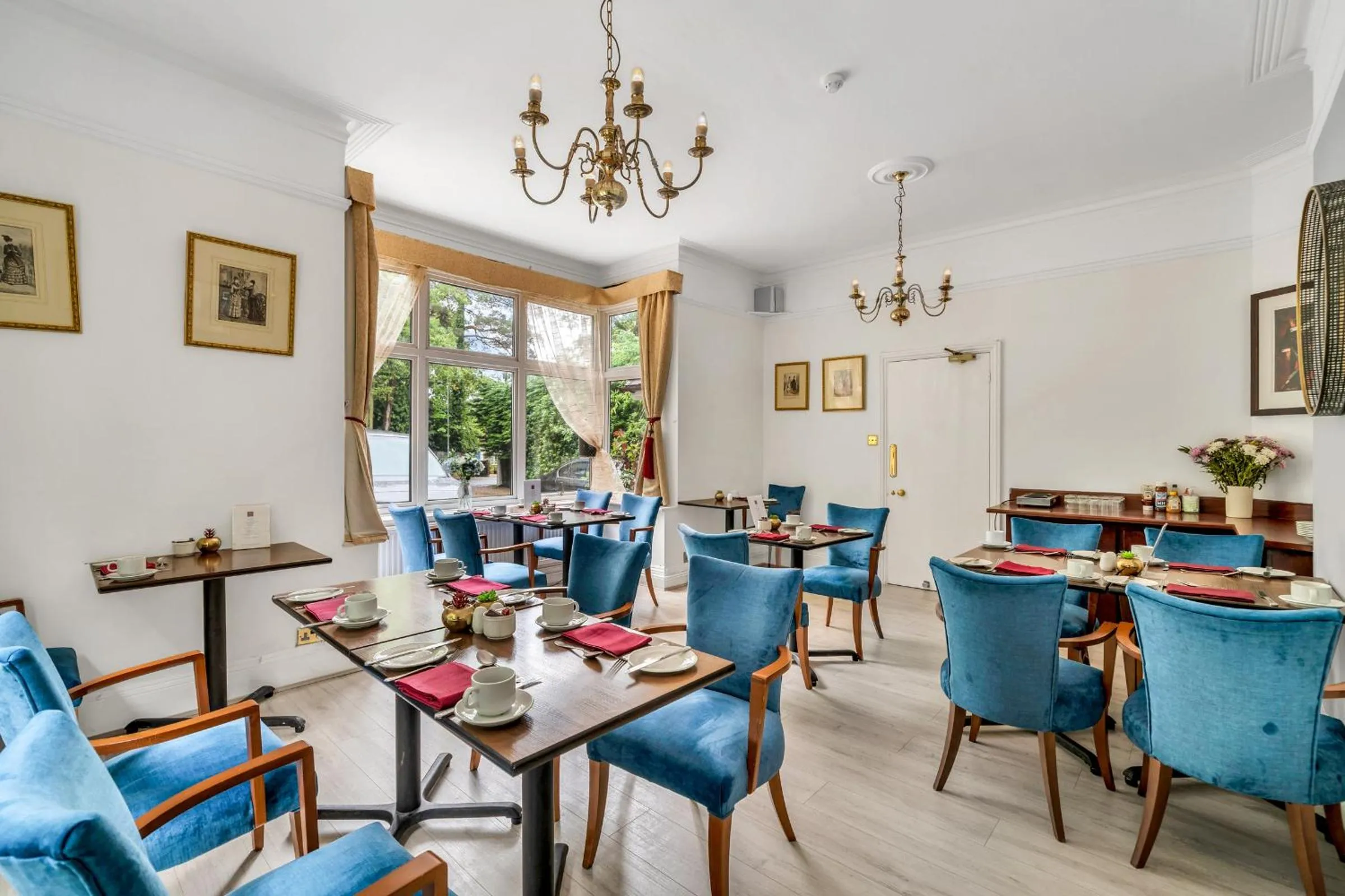 Restaurant/places to eat in Dial House Hotel