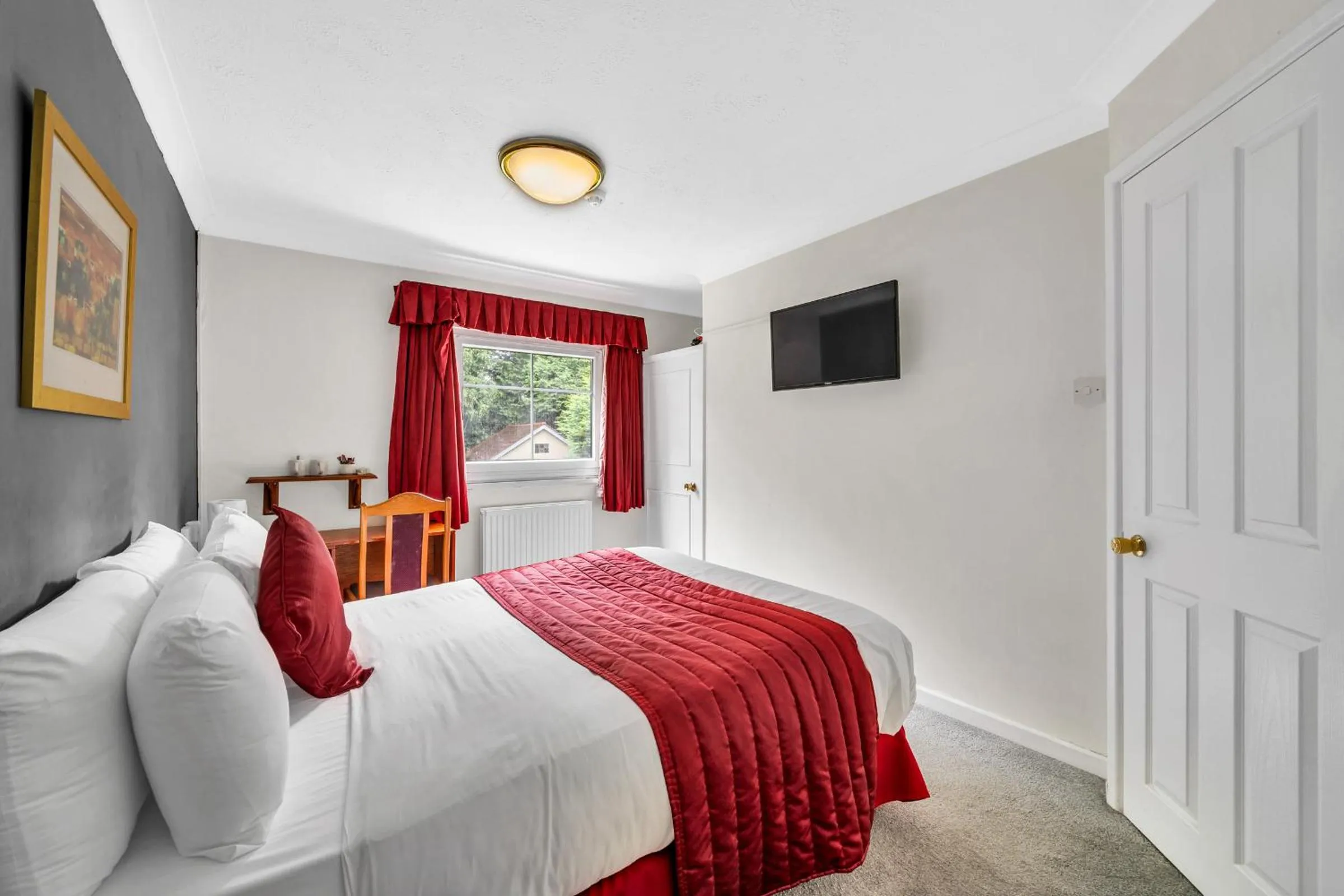 Bedroom, Bed in Dial House Hotel