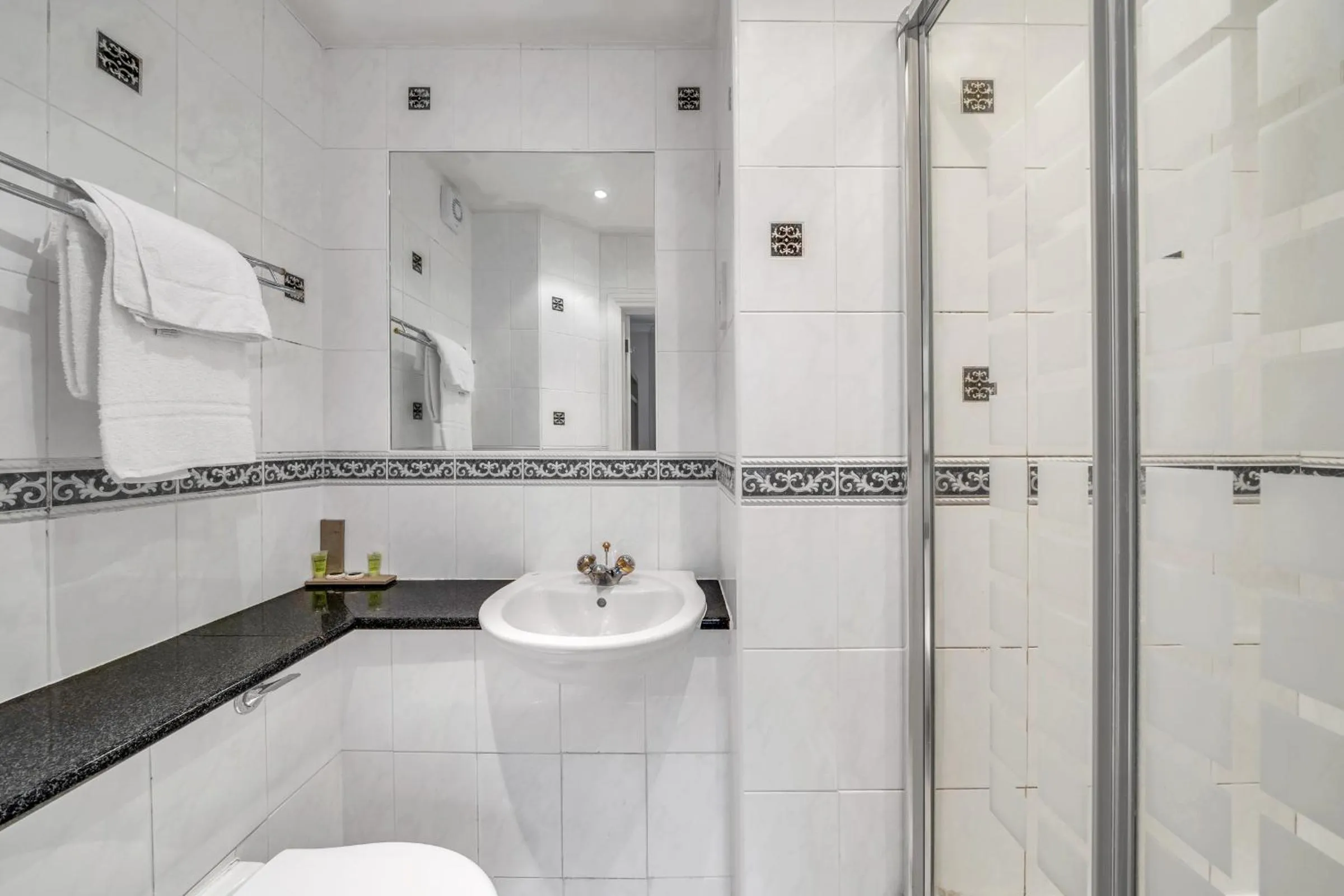 Bathroom in Dial House Hotel