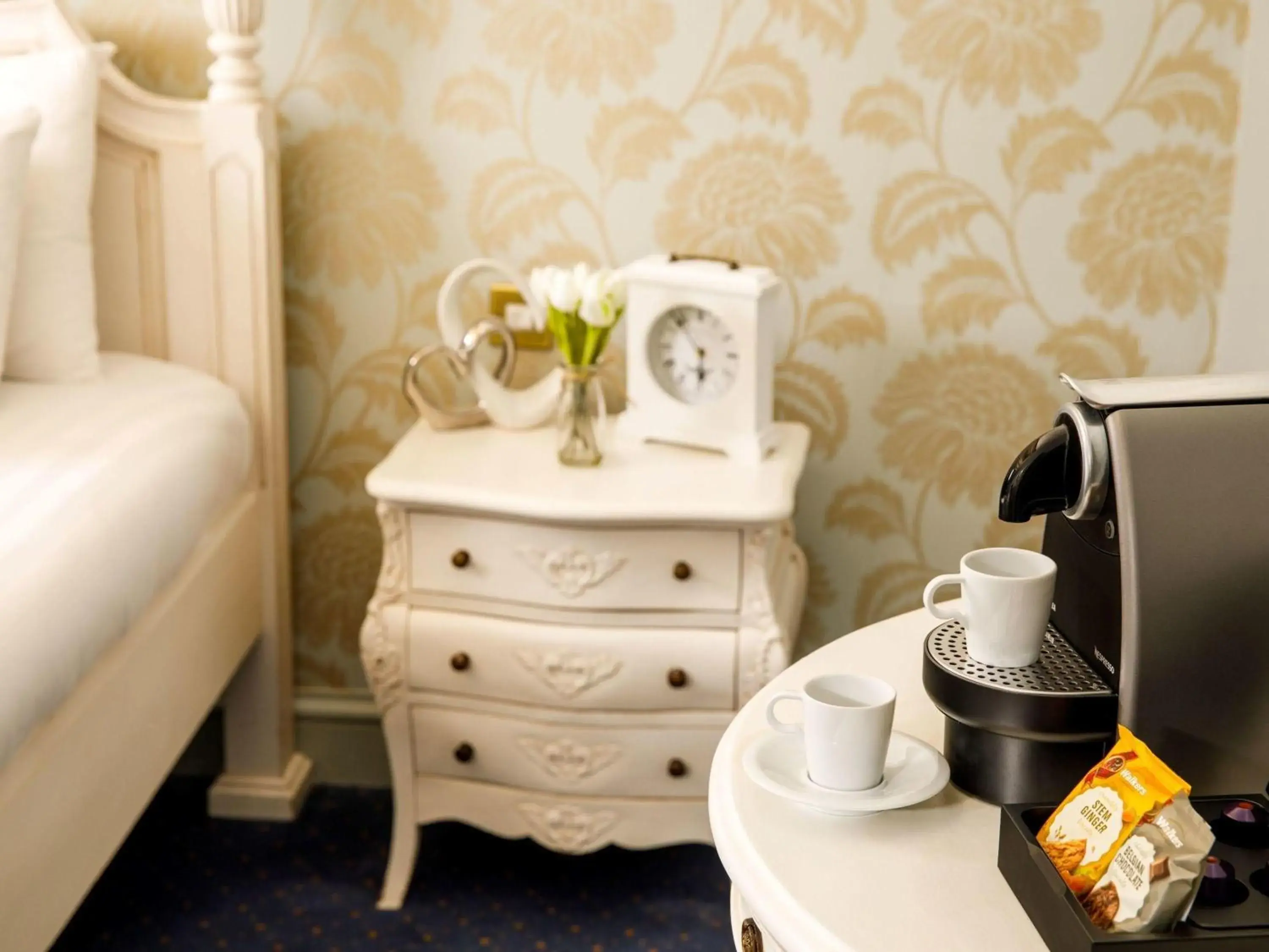 Superior Double Room with Garden View in Mercure Bristol North The Grange Hotel Superior Double Room with Garden View in Mercure Bristol North The Grange Hotel