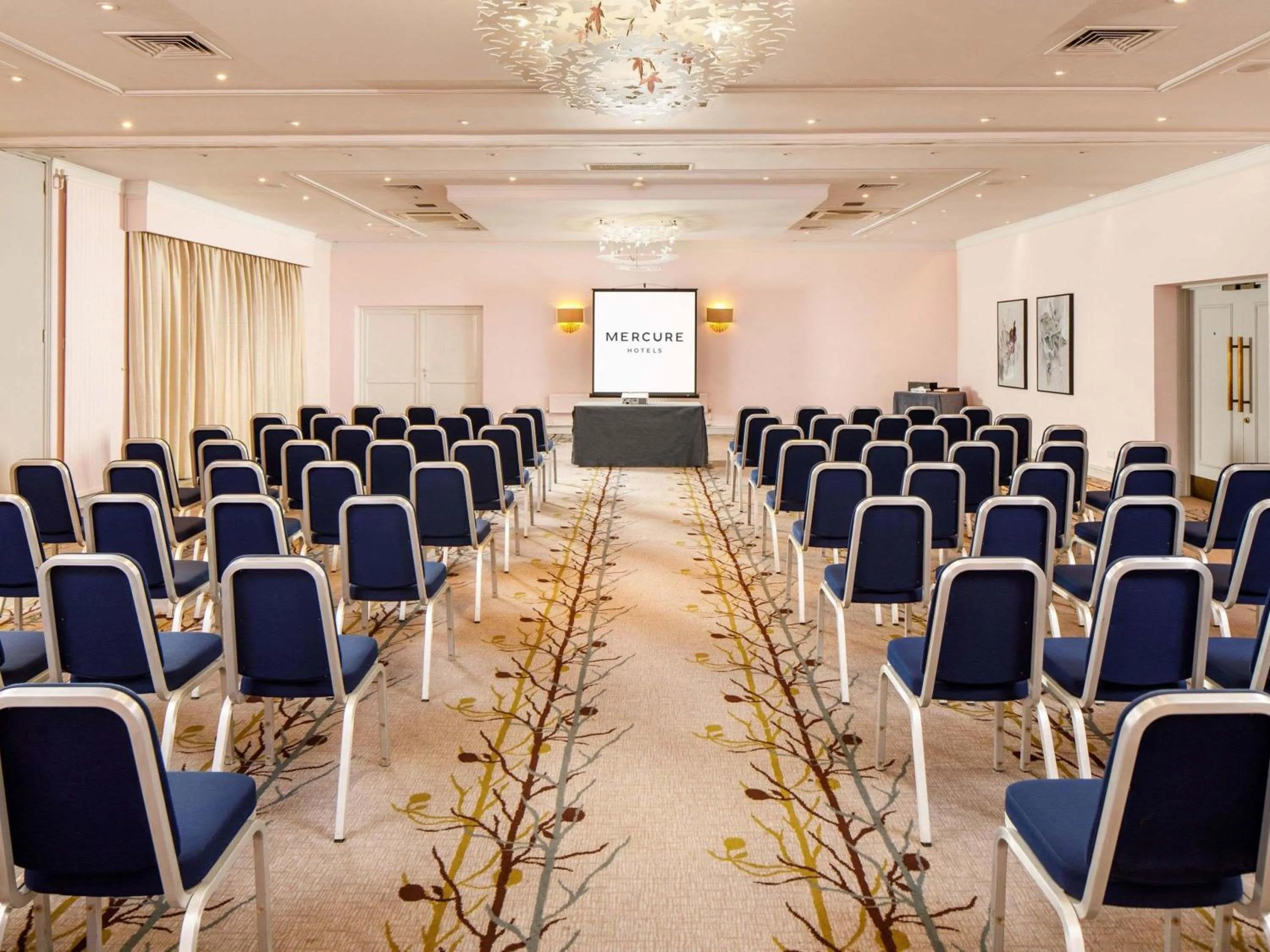 Meeting/conference room in Mercure Bristol North The Grange Hotel