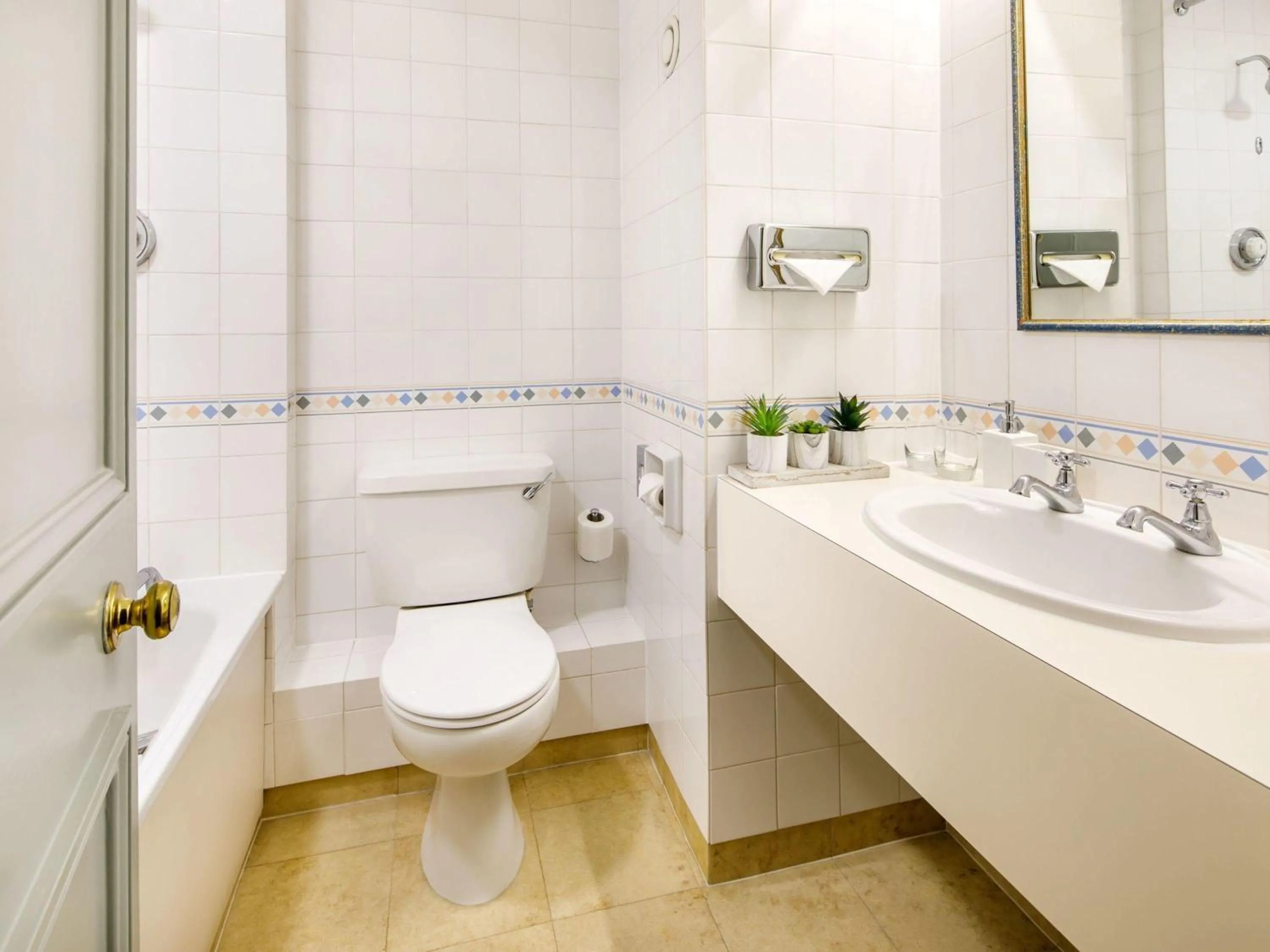 Bedroom in Mercure Bristol North The Grange Hotel