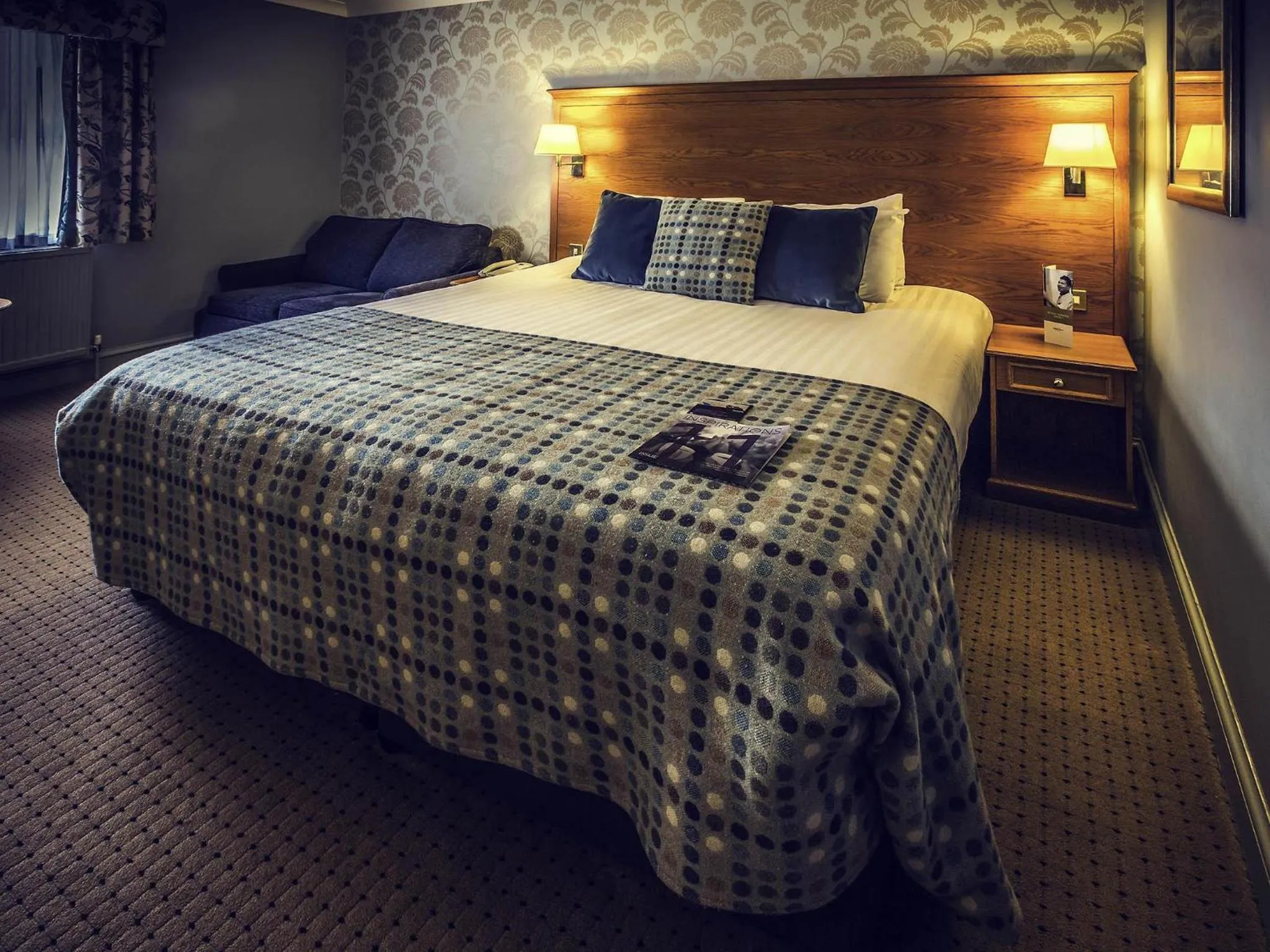 Bedroom, Bed in Mercure Bristol North The Grange Hotel