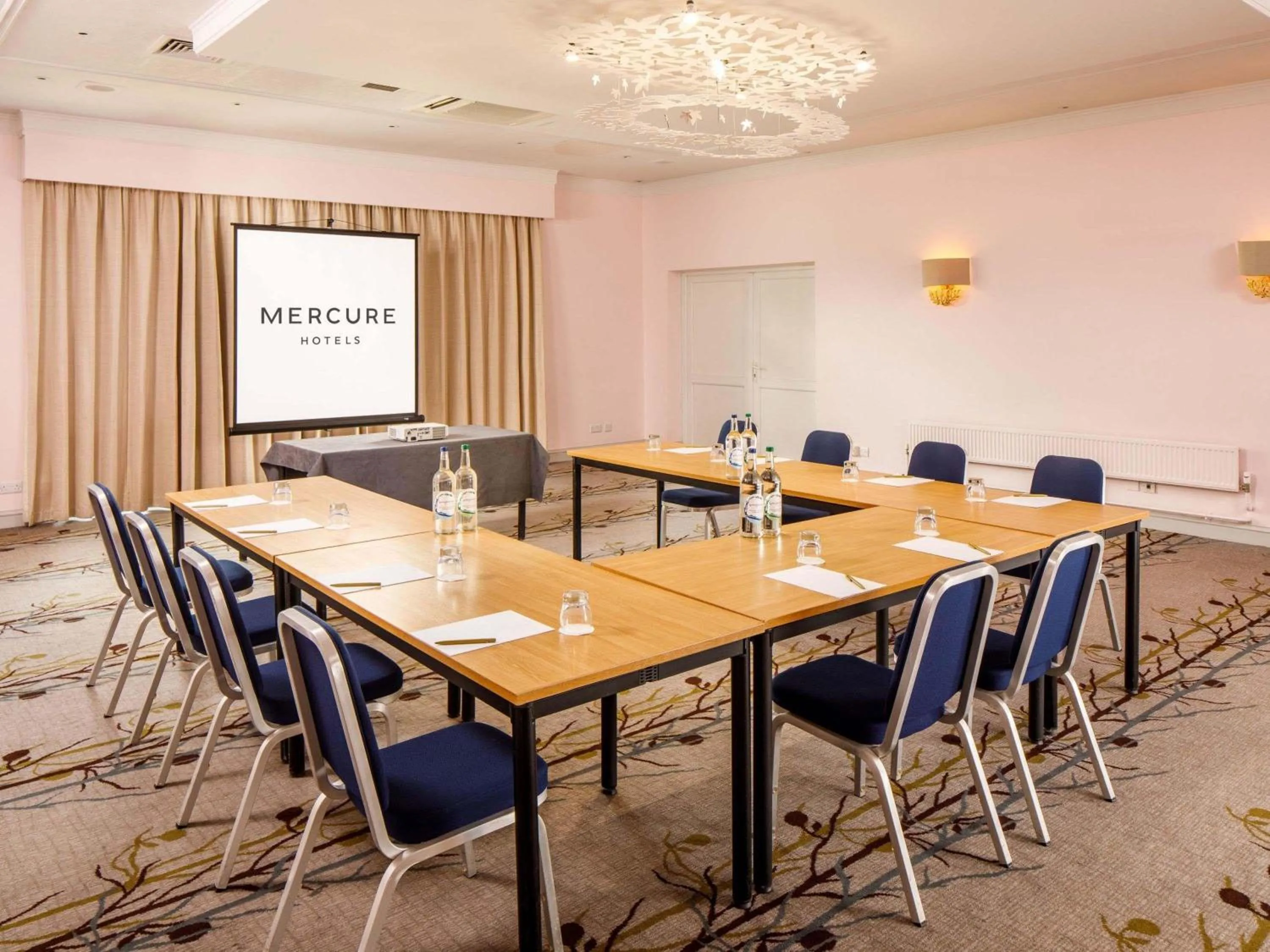 Meeting/conference room in Mercure Bristol North The Grange Hotel
