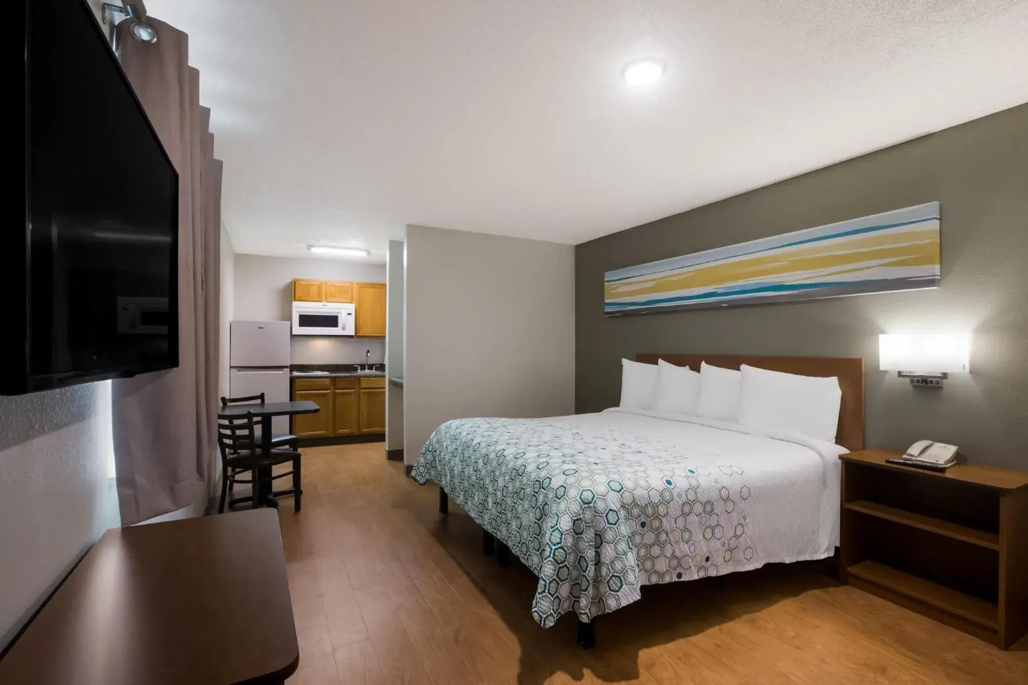 Studio Queen Room Non-Smoking in HomeTowne Studios by Red Roof Covington, GA Studio Queen Room Non-Smoking in HomeTowne Studios by Red Roof Covington, GA