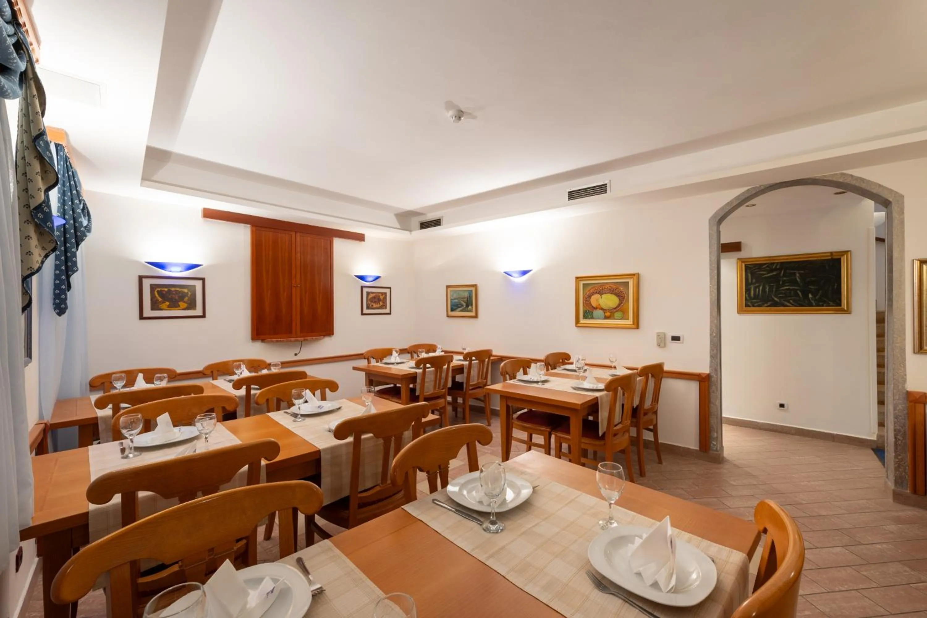 Restaurant/places to eat in Villa Fontana