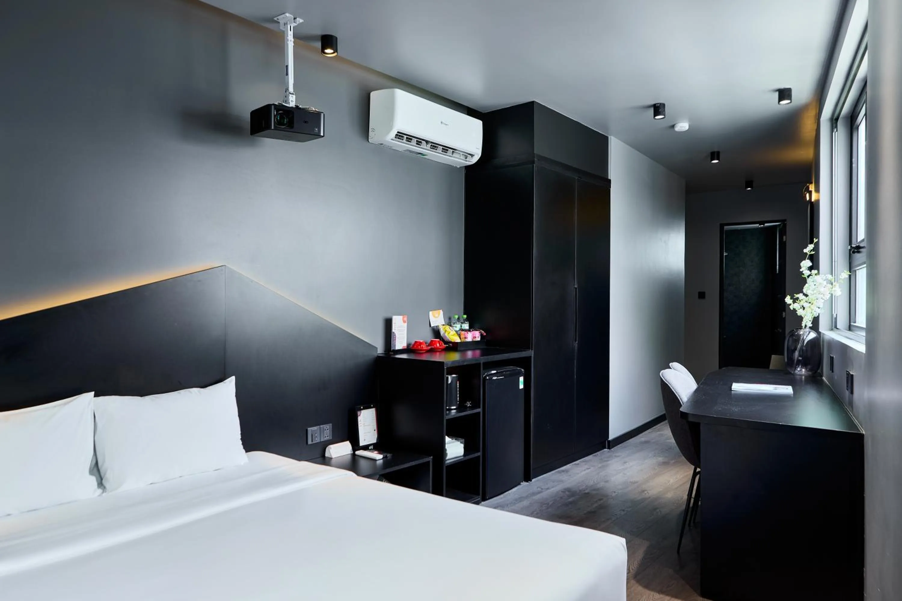 TV and multimedia, Bed in KIN Wander Tân Bình, The Mountain