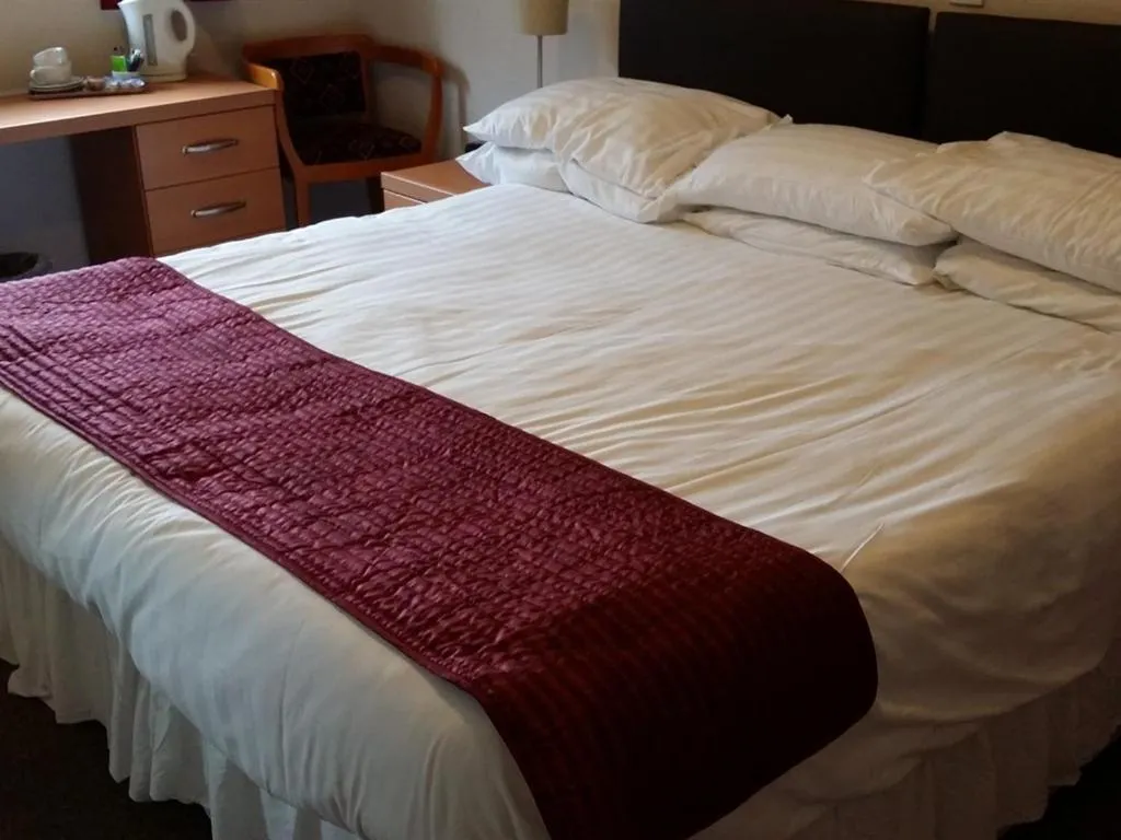 Bedroom, Bed in The Begelly Arms Hotel