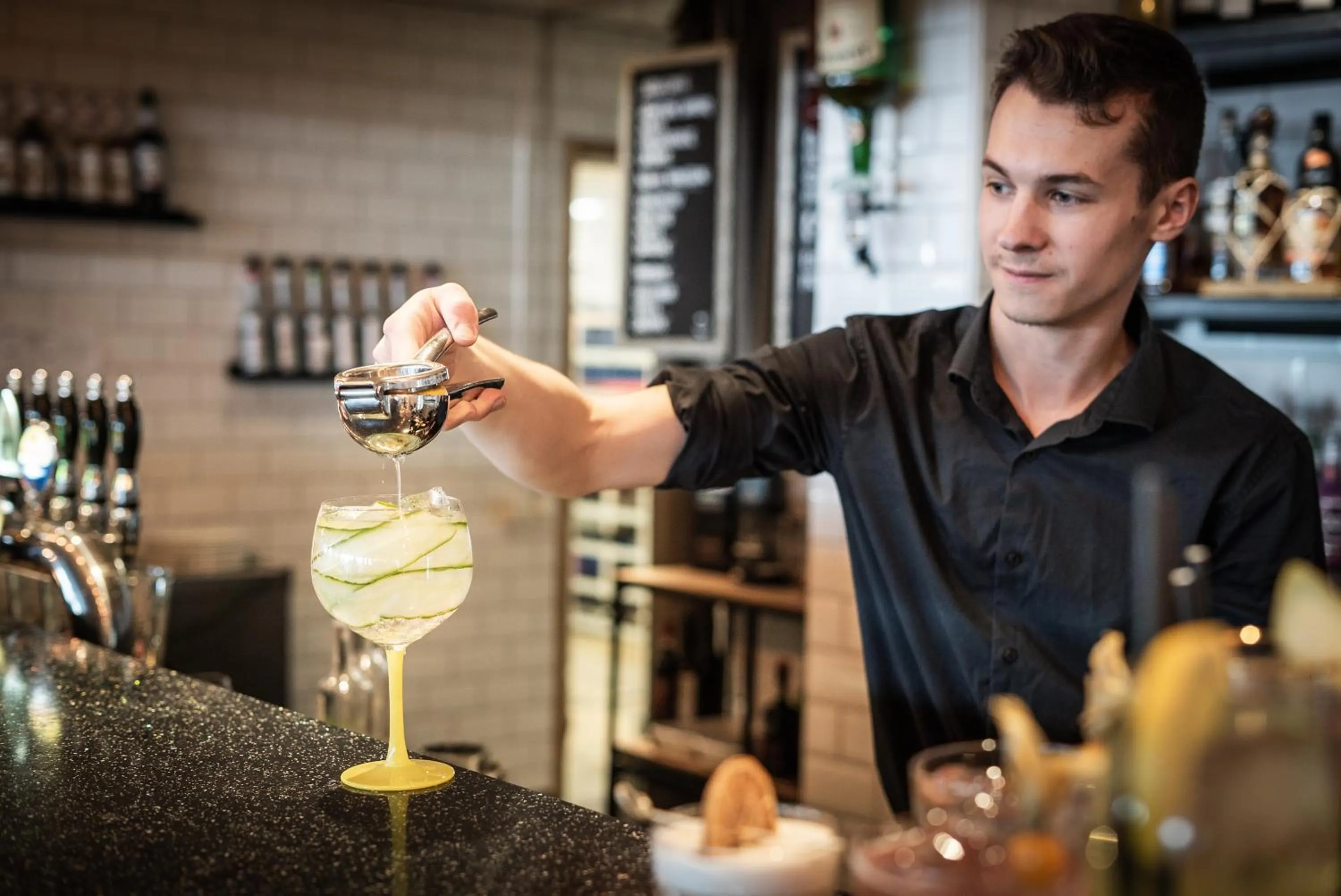 Lounge or bar in Hotell Hallstaberget