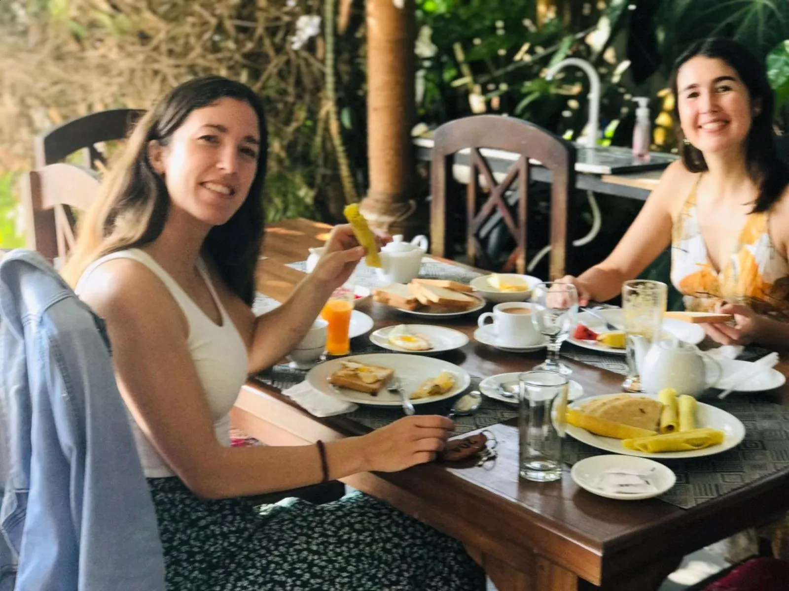 Restaurant/places to eat in Belmond Ella